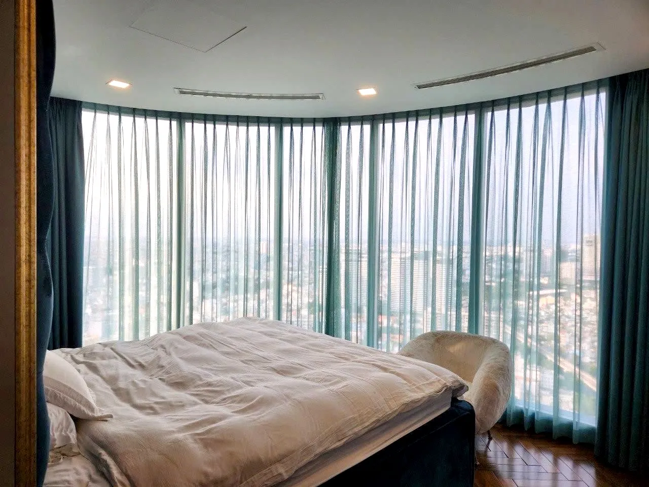 Premium Residence 02 Bedroom Vinhomes Golden River Apartment District 1 HCMC 80sqm 1,450 USD/month