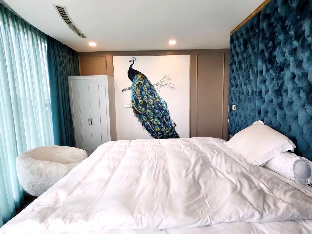Premium Residence 02 Bedroom Vinhomes Golden River Apartment District 1 HCMC 80sqm 1,450 USD/month