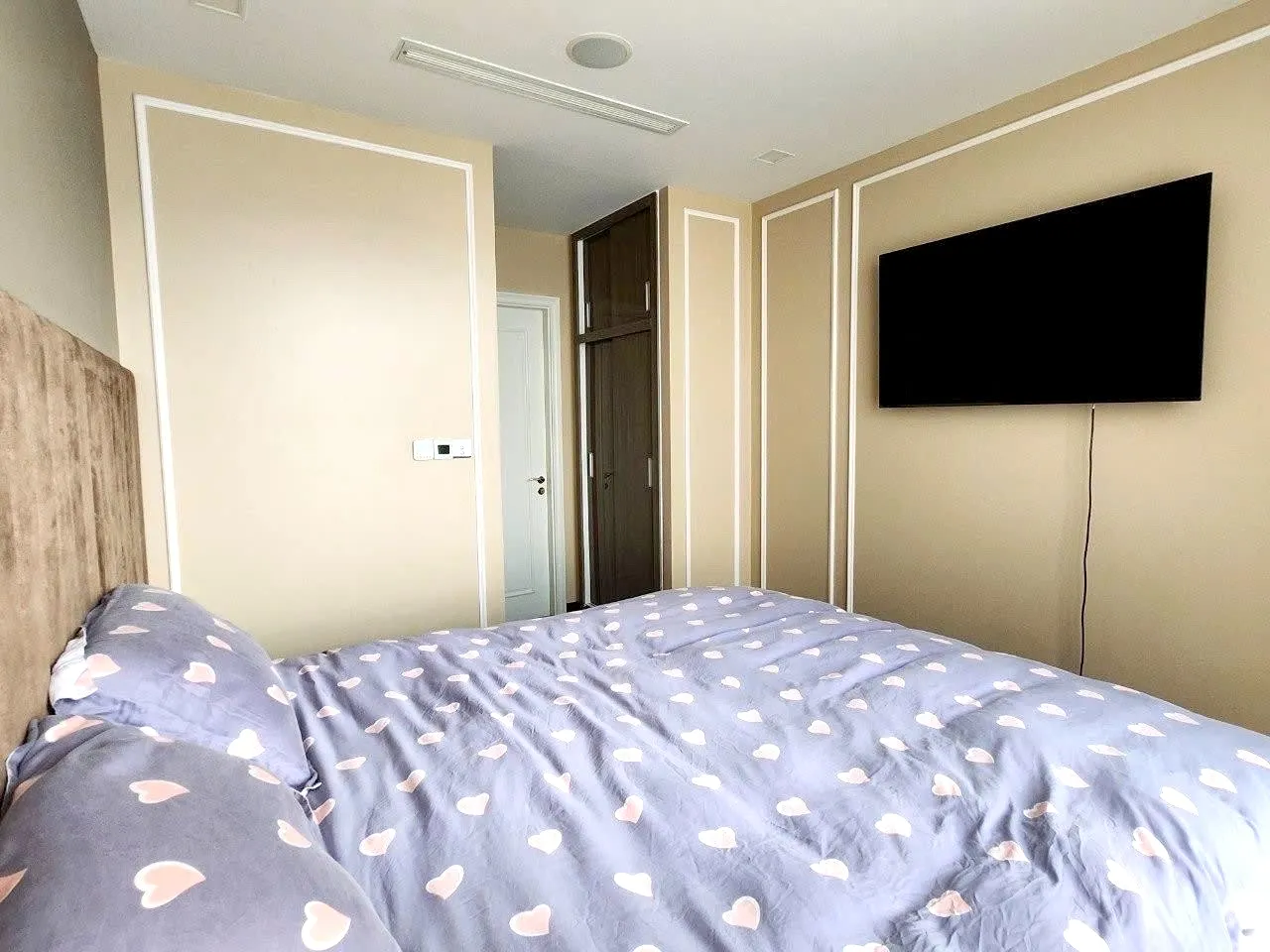 Premium Residence 02 Bedroom Vinhomes Golden River Apartment District 1 HCMC 80sqm 1,450 USD/month