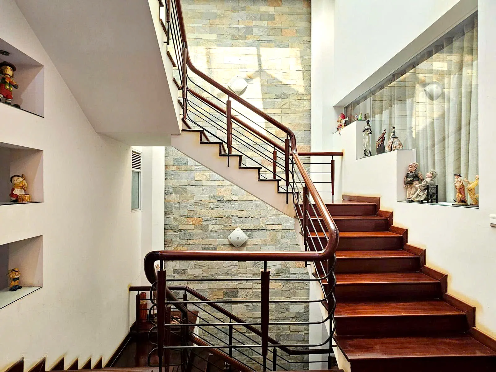 Villa For Rent in Alley 131 Nguyen Van Huong Thao Dien HCMC 600sqm 4,100 USD/month