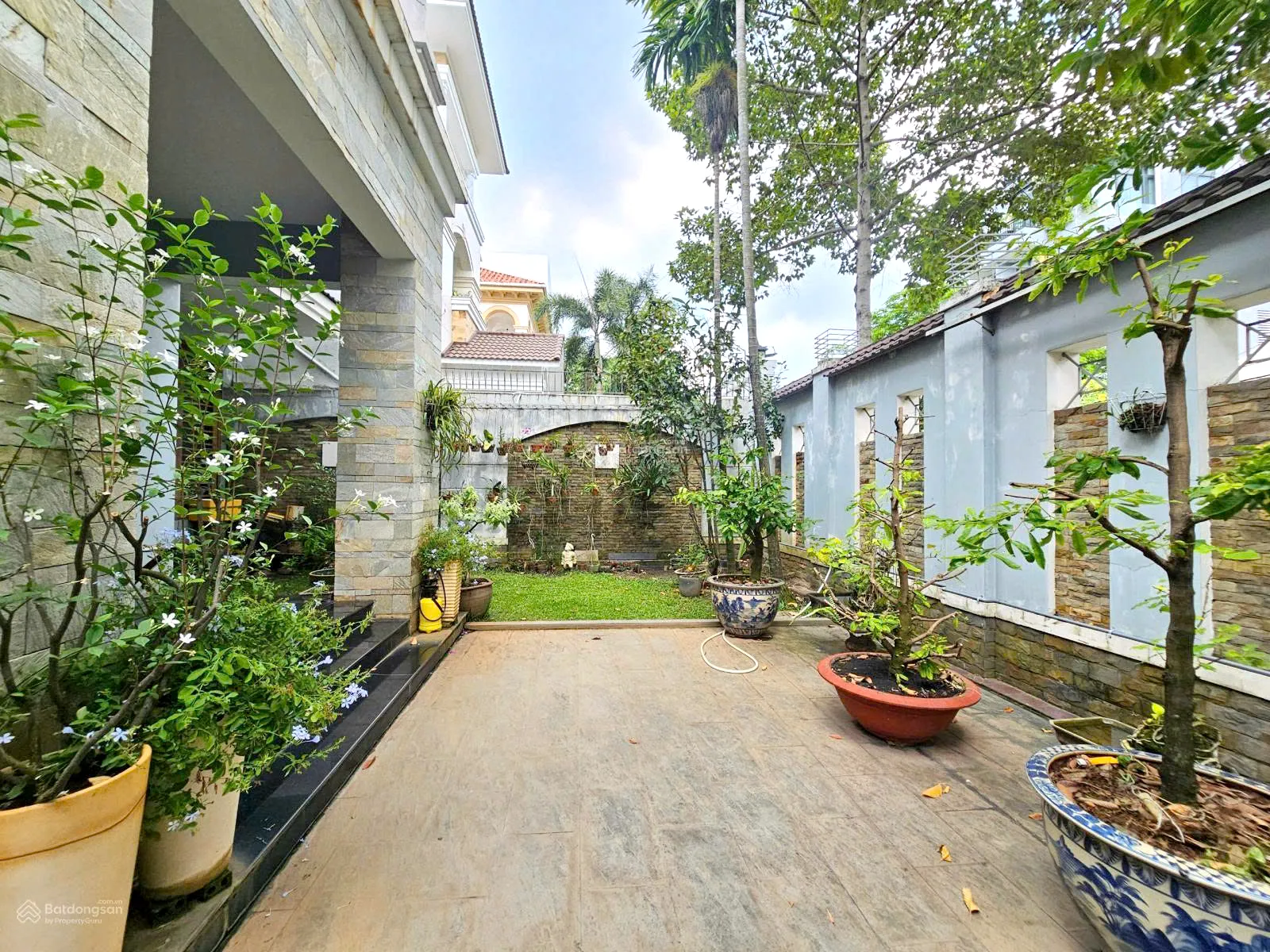 Villa For Rent in Alley 131 Nguyen Van Huong Thao Dien HCMC 600sqm 4,100 USD/month