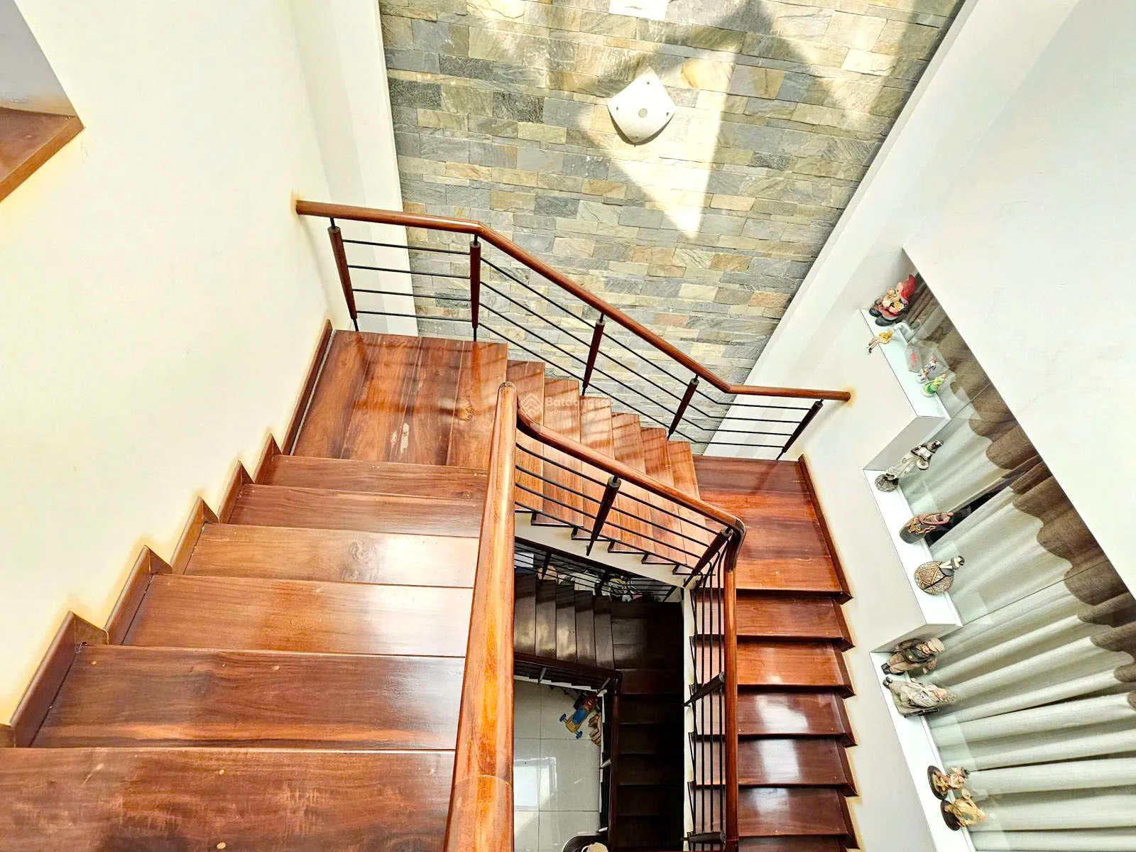 Villa For Rent in Alley 131 Nguyen Van Huong Thao Dien HCMC 600sqm 4,100 USD/month