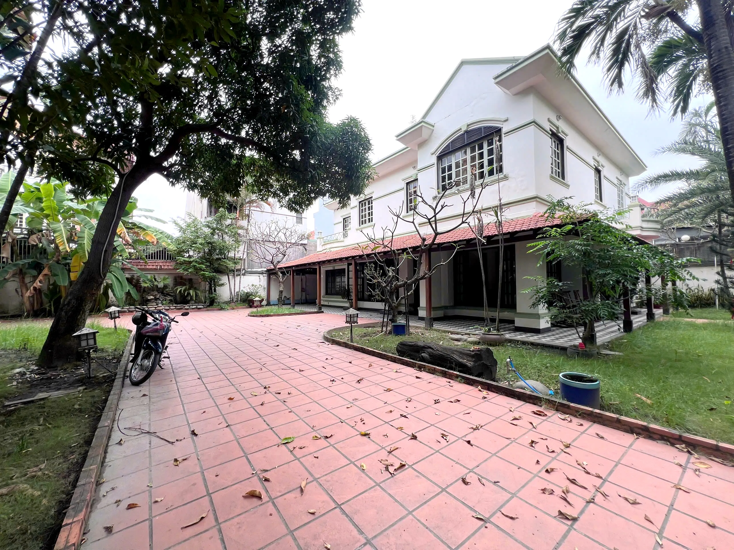 Commercial Villa For Rent in Xuan Thuy Street Thao Dien HCMC 1200sqm 10,000 USD/month