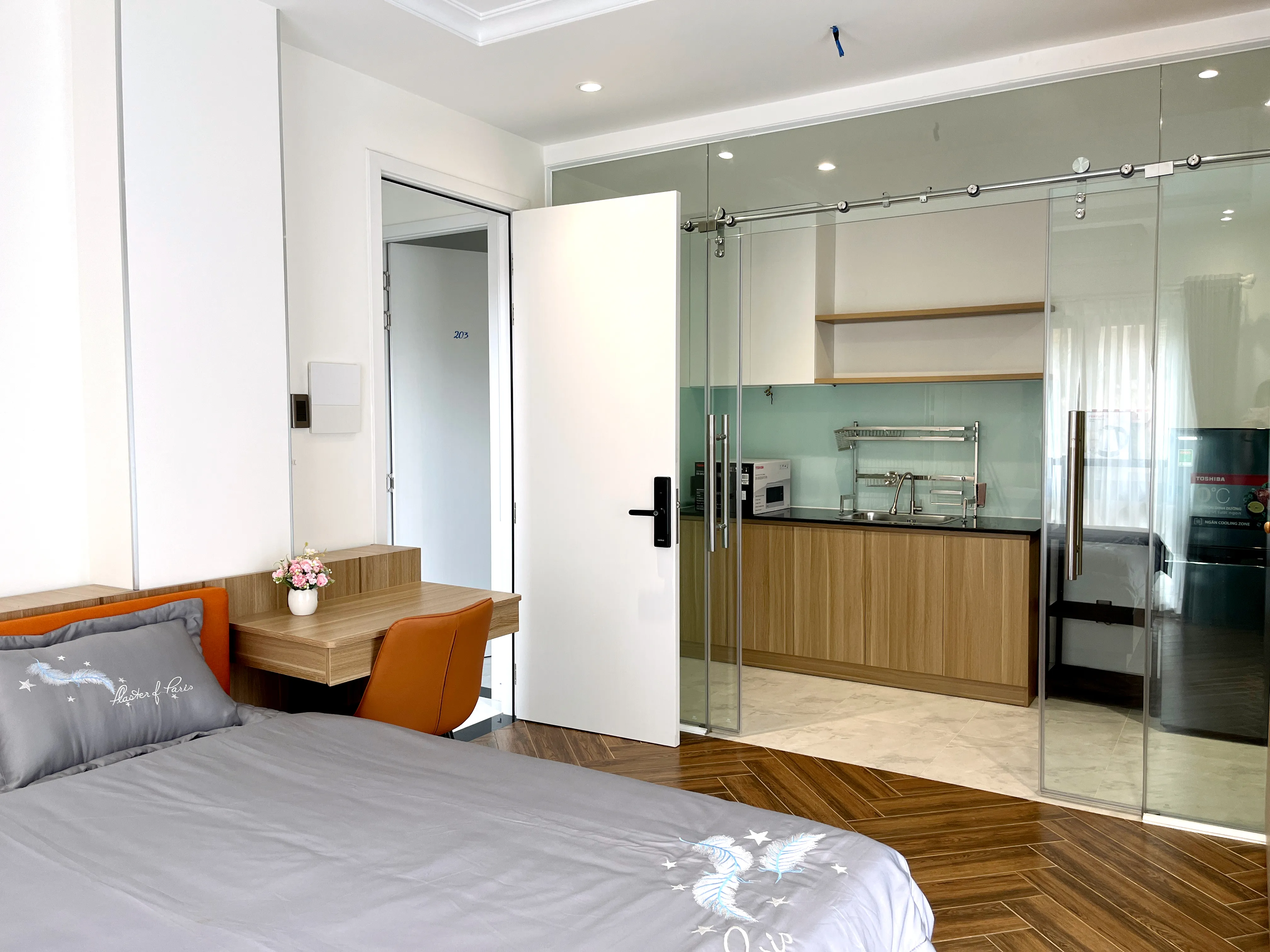Balcony Hong Home Serviced Apartment For Rent in Binh Thanh HCMC 40sqm 600 USD/month