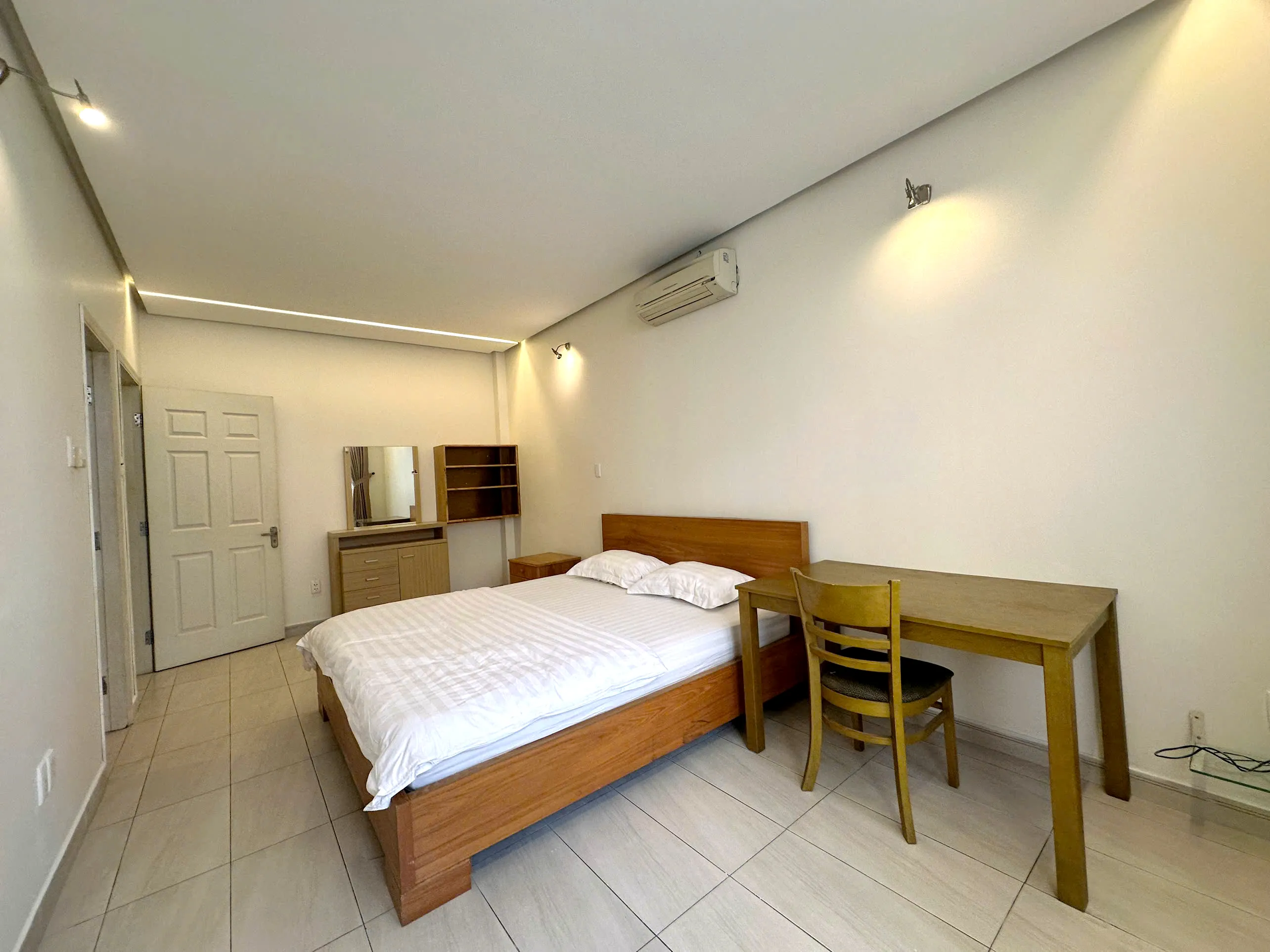 Good Size Good Rent 3 Bedroom Apartment For Rent in Binh Thanh HCM 90sqm 650 USD/month