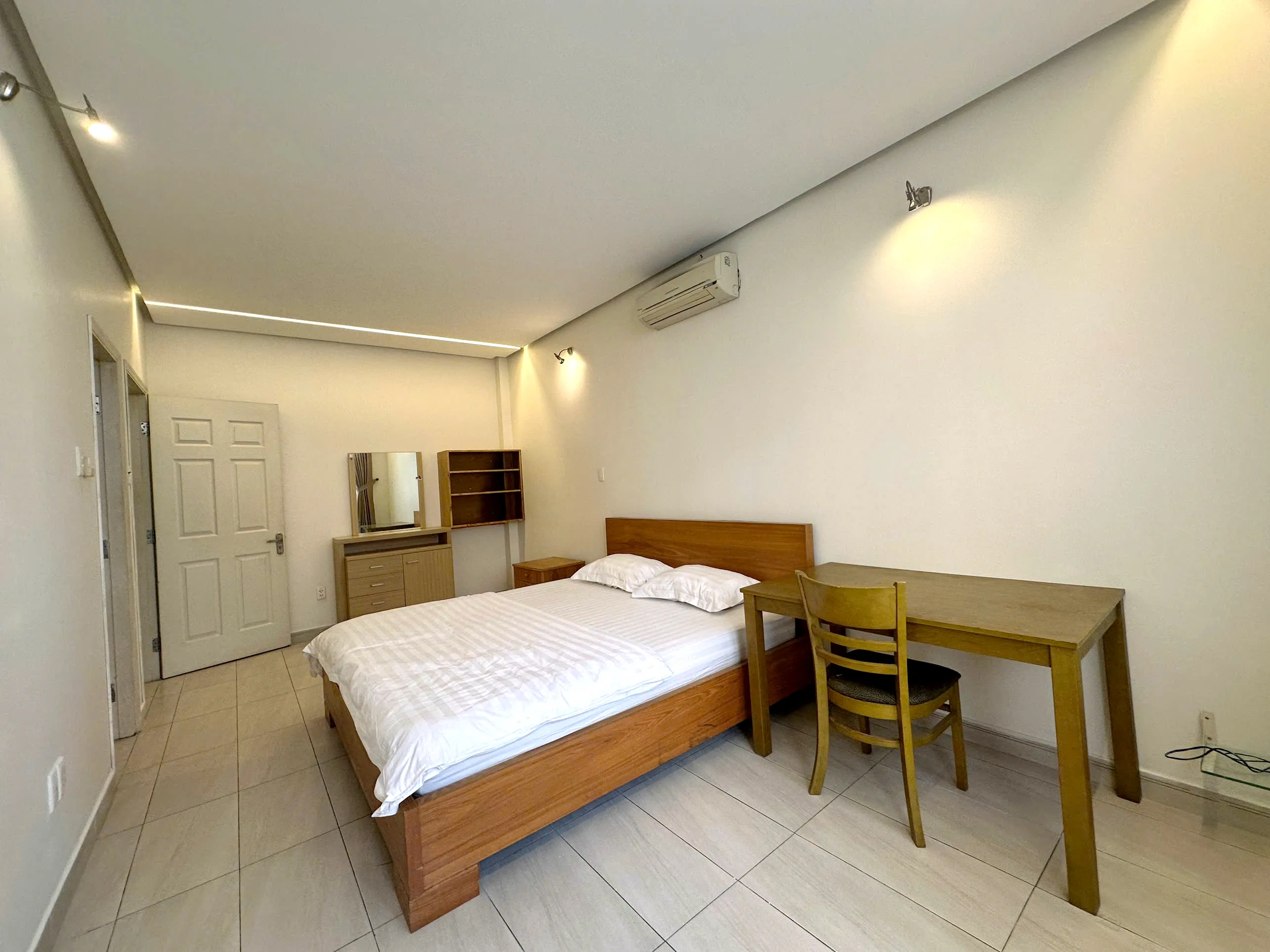 Good Size Good Rent 3 Bedroom Apartment For Rent in Binh Thanh HCM 90sqm 650 USD/month