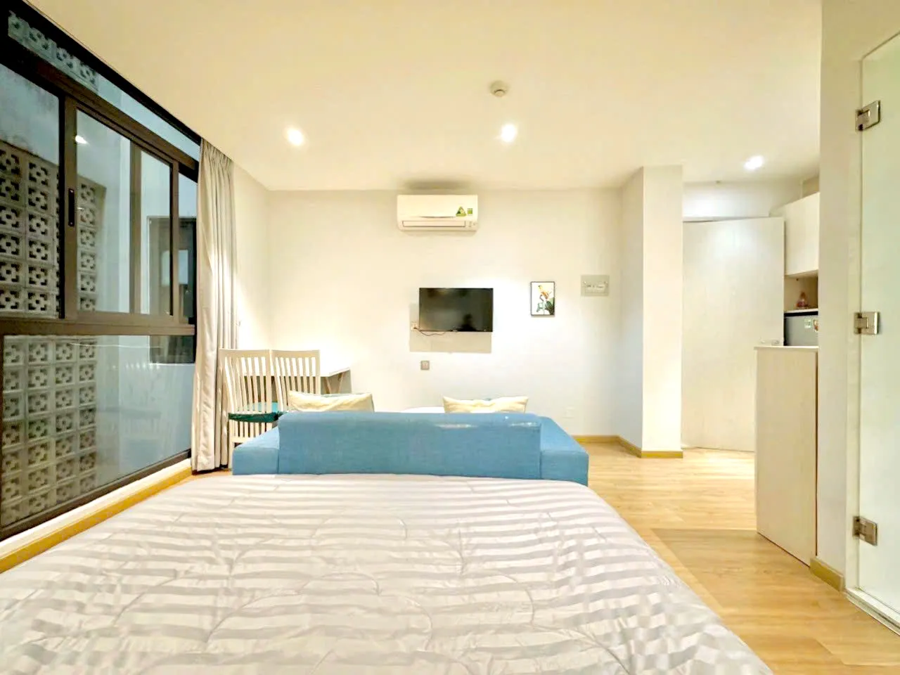 Studio Serviced Apartment in 46 Nguyen Cuu Van Binh Thanh HCMC 25sqm 400 USD/month