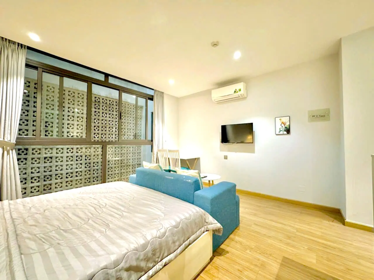 Studio Serviced Apartment in 46 Nguyen Cuu Van Binh Thanh HCMC 25sqm 400 USD/month