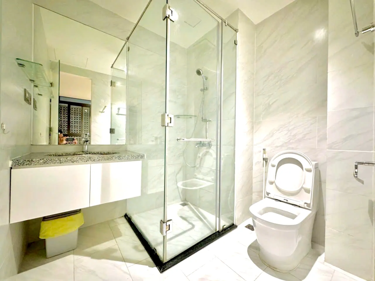 Studio Serviced Apartment in 46 Nguyen Cuu Van Binh Thanh HCMC 25sqm 400 USD/month