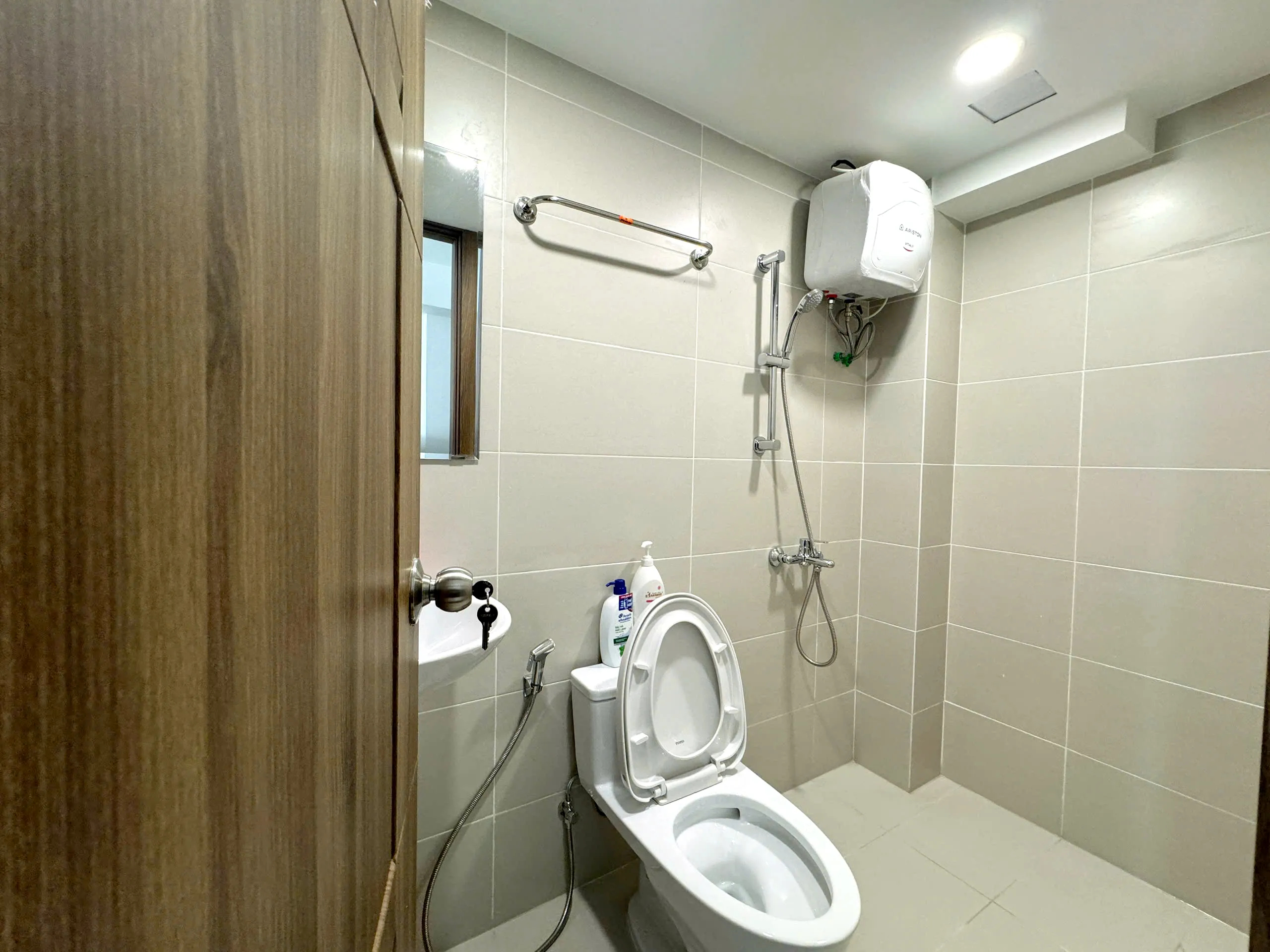 Bright Light Studio Apartment For Rent in Tan Dinh Ward HCMC 25sqm 520 USD/month