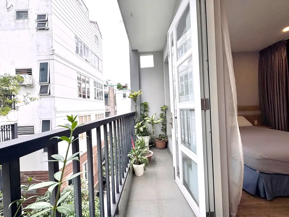 Big Studio Balcony Apartment For Rent in Nguyen Binh Khiem Dakao HCM 55sqm 600 USD/month