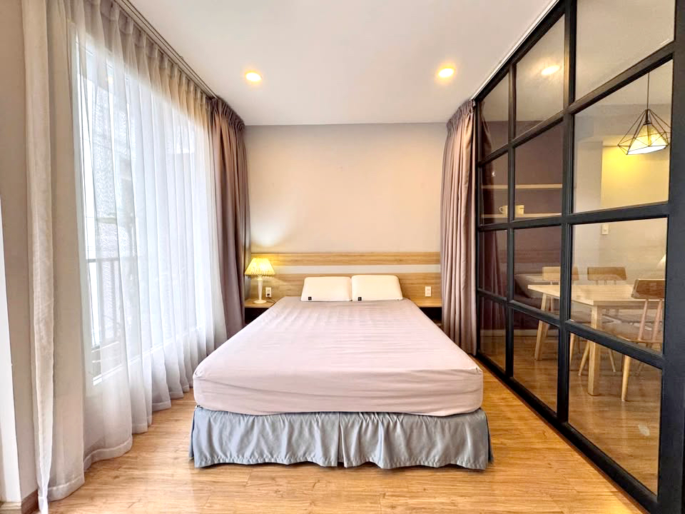 Big Studio Balcony Apartment For Rent in Nguyen Binh Khiem Dakao HCM