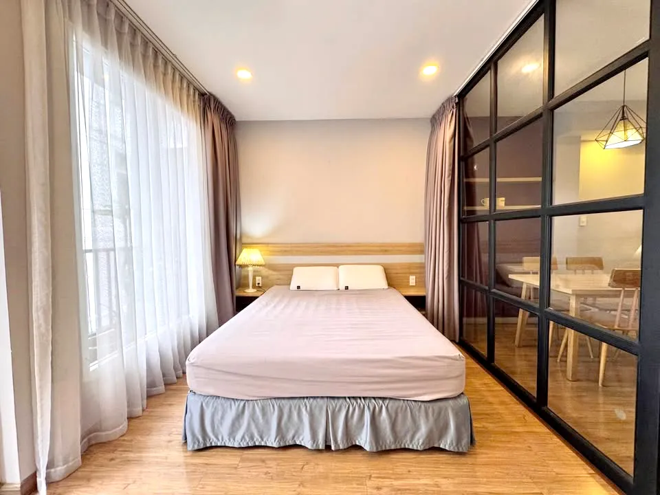 Big Studio Balcony Apartment For Rent in Nguyen Binh Khiem Dakao HCM 55sqm 600 USD/month
