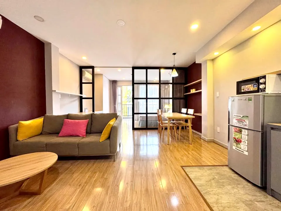 Big Studio Balcony Apartment For Rent in Nguyen Binh Khiem Dakao HCM 55sqm 600 USD/month