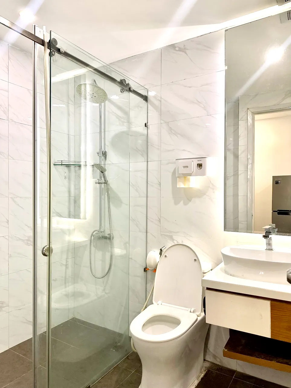 Good Room For Rent in Nguyen Thi Minh Khai Dakao District 1 HCMC 25sqm 400 USD/month