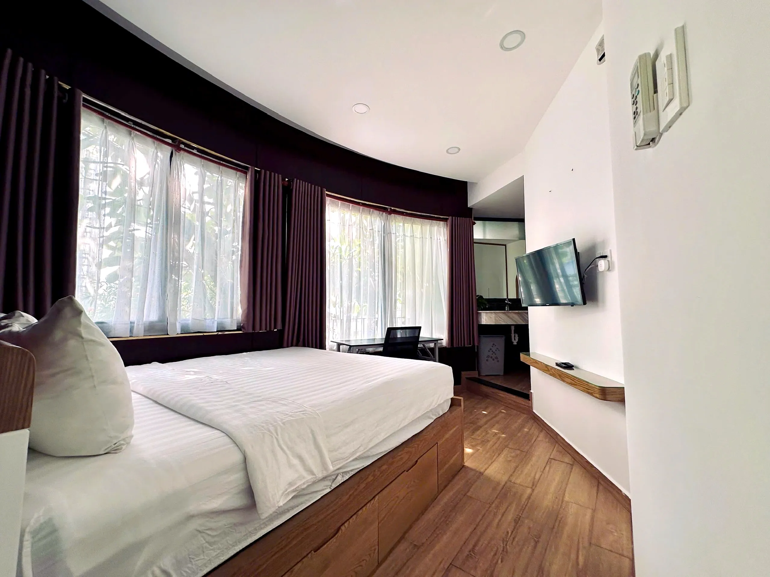 One Bedroom Apartment with Pool & Gym for Rent on Cao Thang Street, Ho Chi Minh City 55sqm 700 USD/month