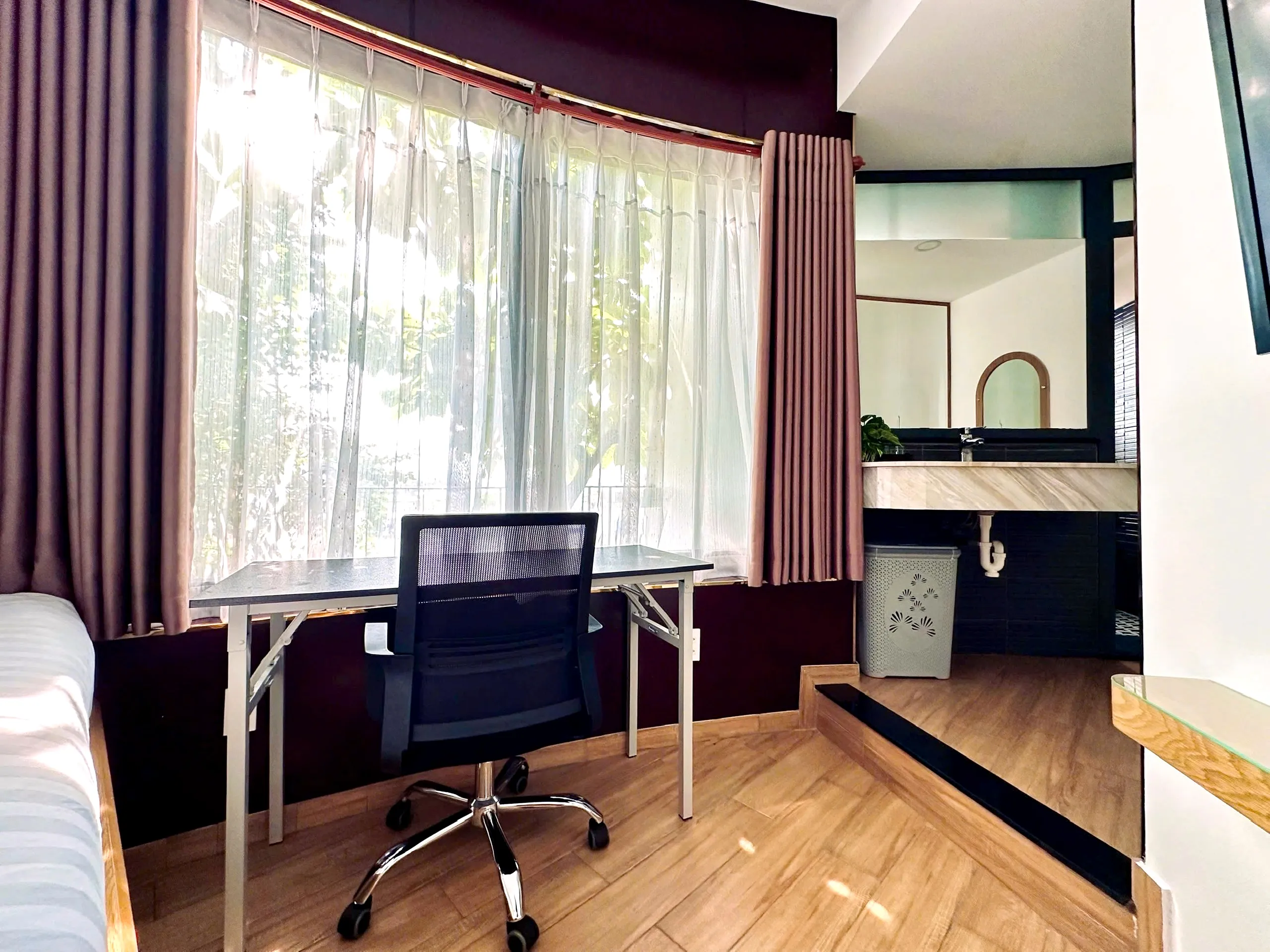 One Bedroom Apartment with Pool & Gym for Rent on Cao Thang Street, Ho Chi Minh City 55sqm 700 USD/month