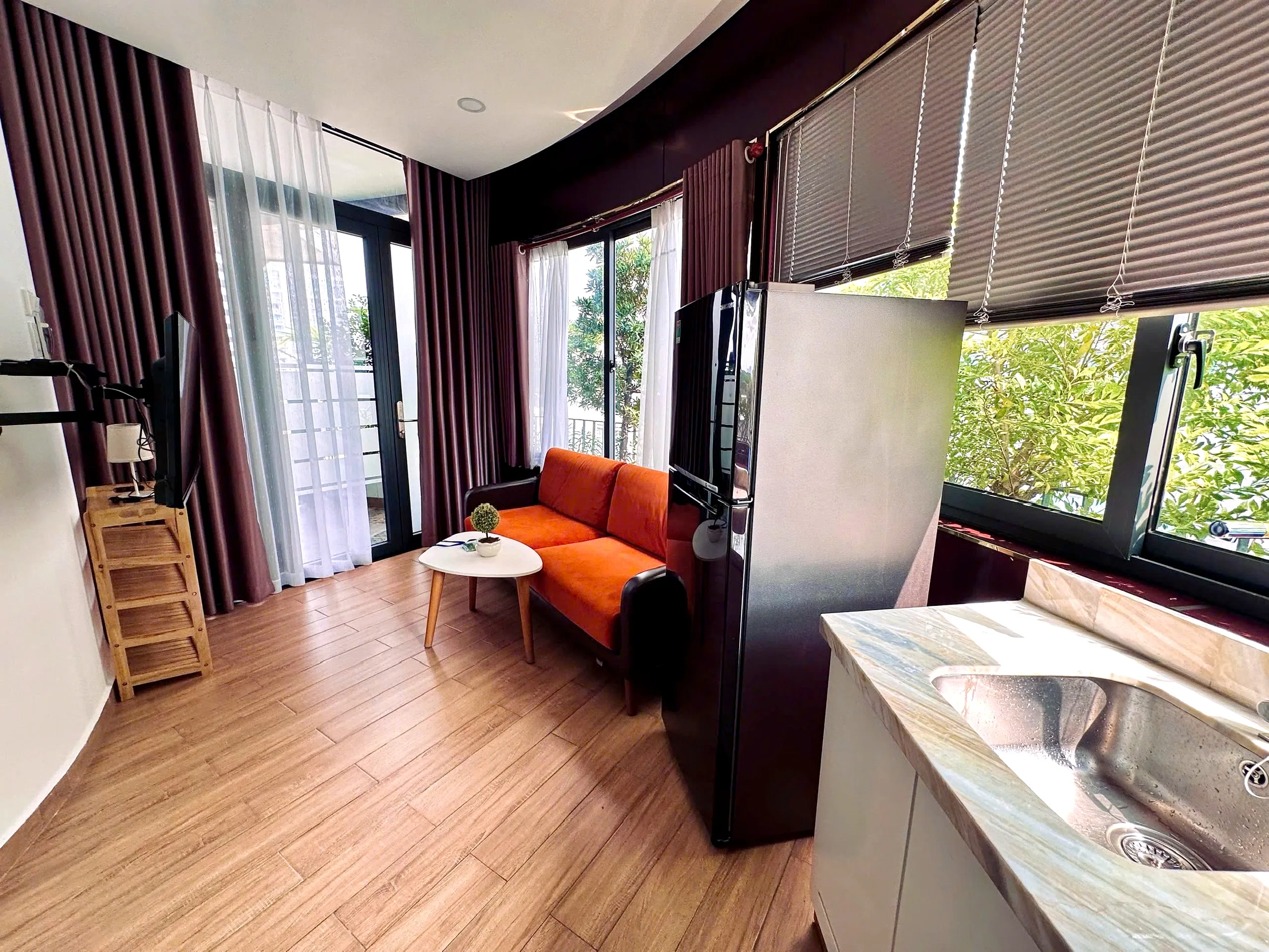 One Bedroom Apartment with Pool & Gym for Rent on Cao Thang Street, Ho Chi Minh City 55sqm 700 USD/month