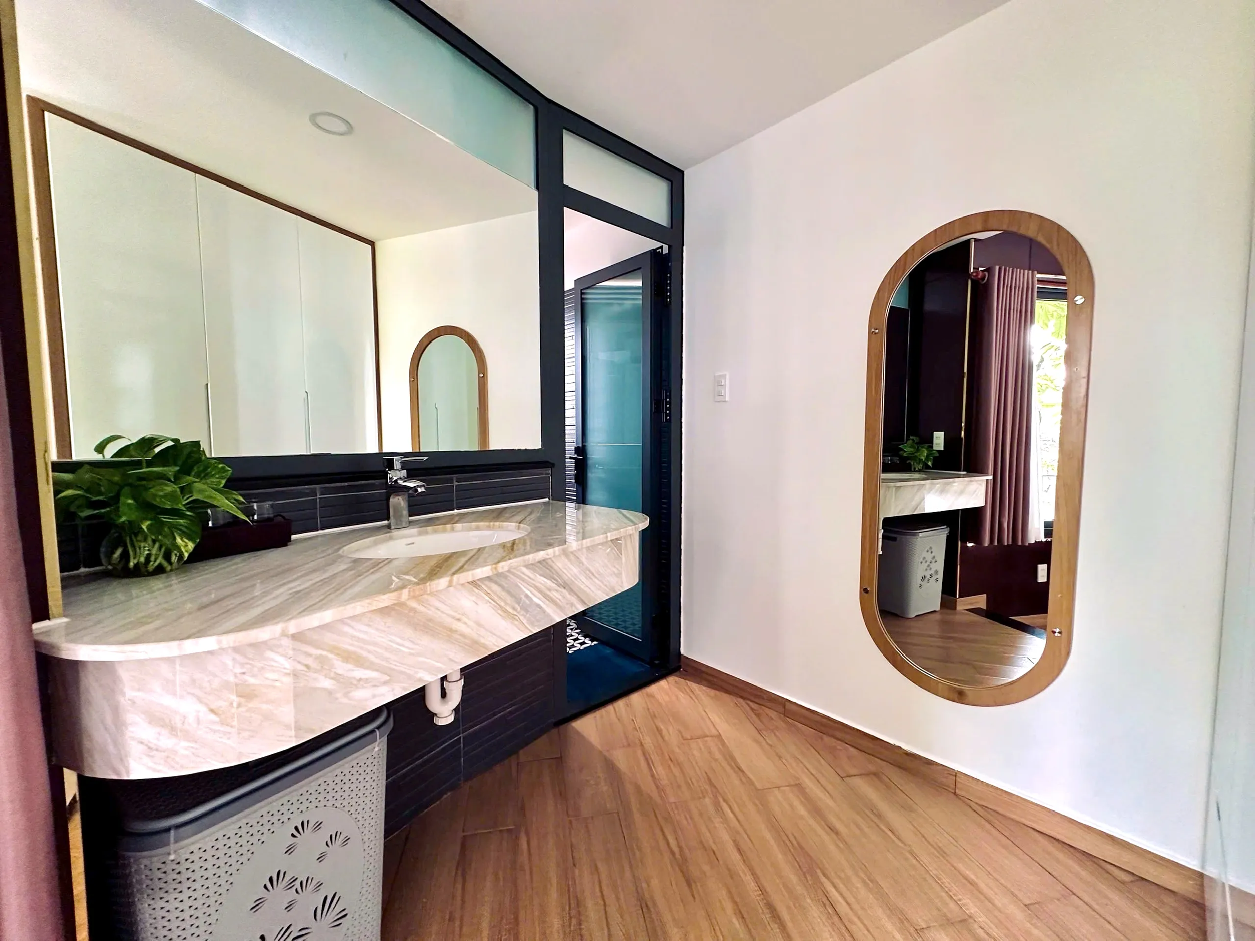 One Bedroom Apartment with Pool & Gym for Rent on Cao Thang Street, Ho Chi Minh City 55sqm 700 USD/month