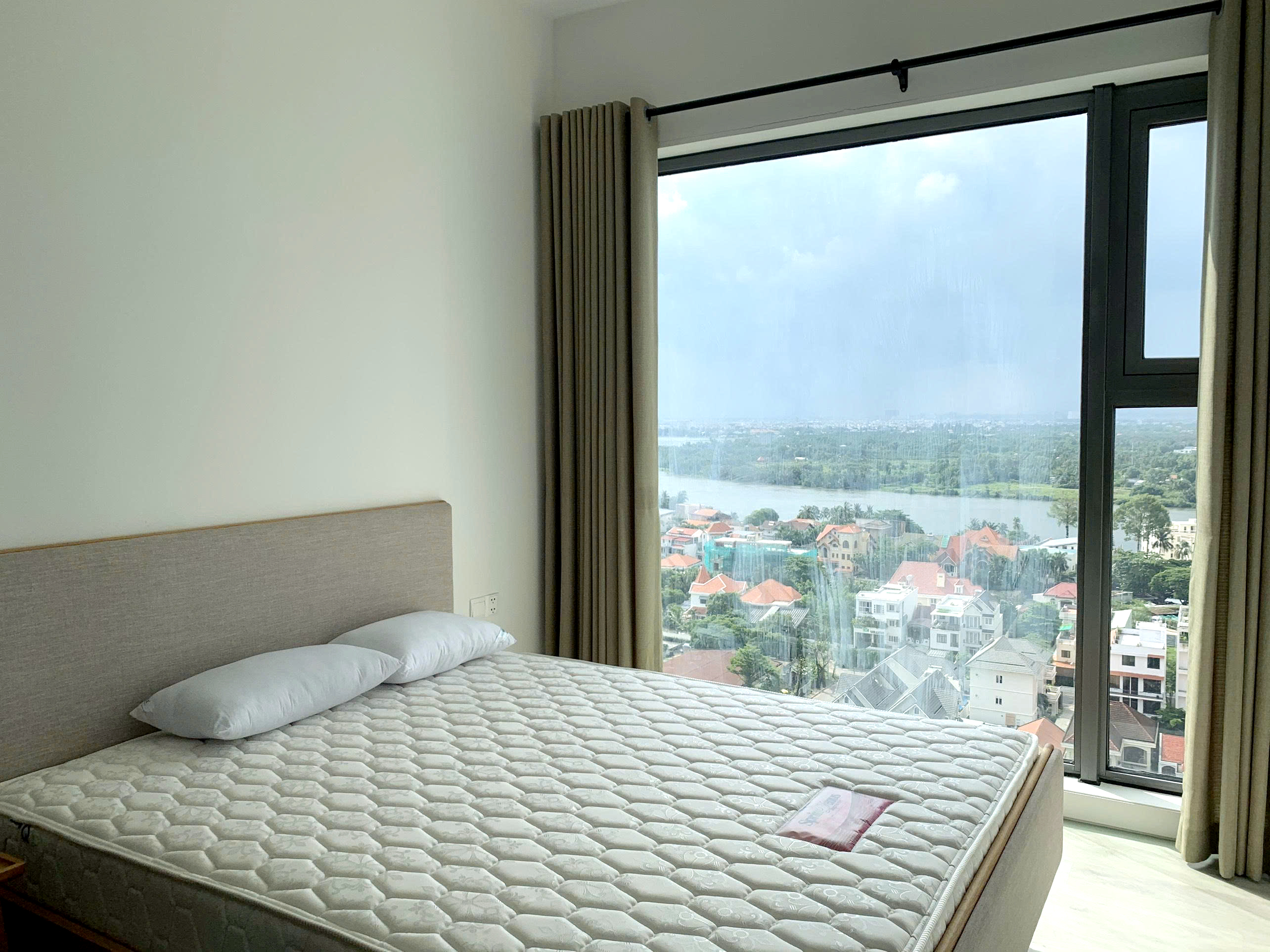 Open River View 02 Bedroom Gateway Thao Dien Apartment For Rent HCM