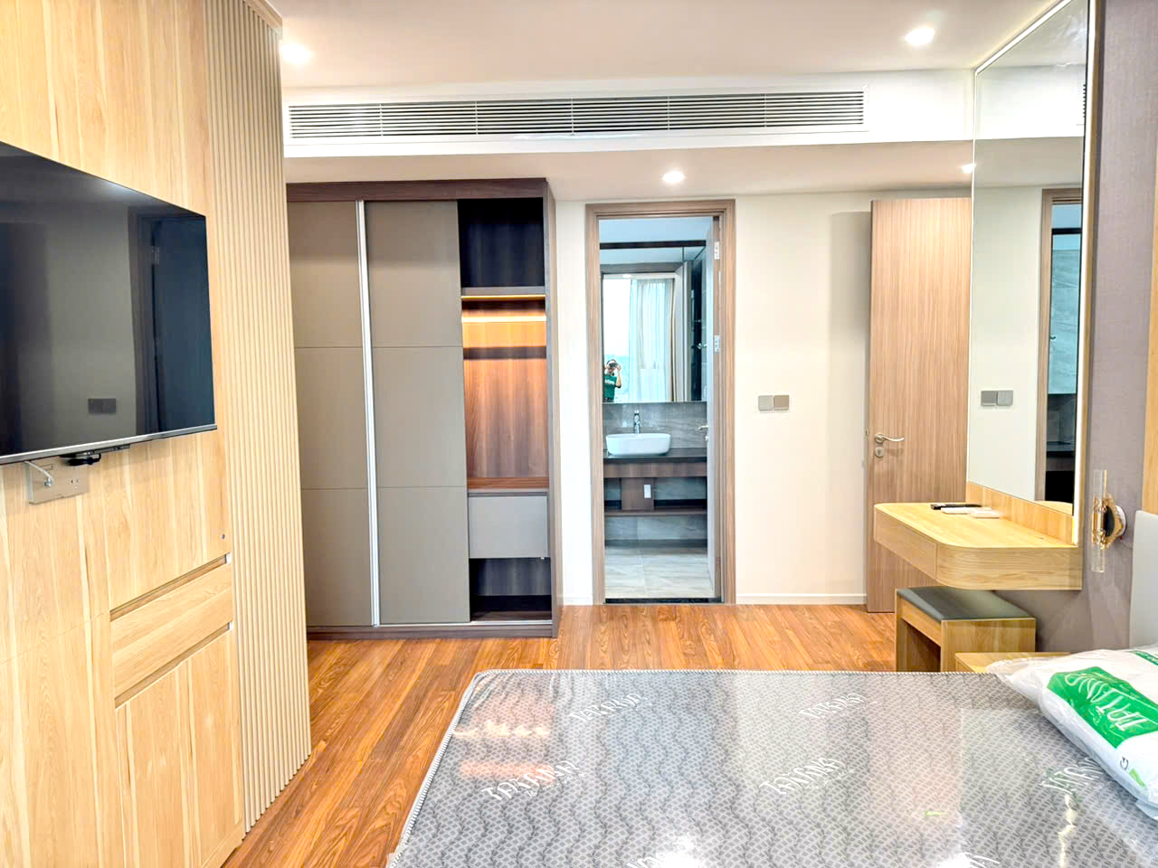 Urban view 10th Floor 02 Bedroom Thao Dien Green For Rent HCM