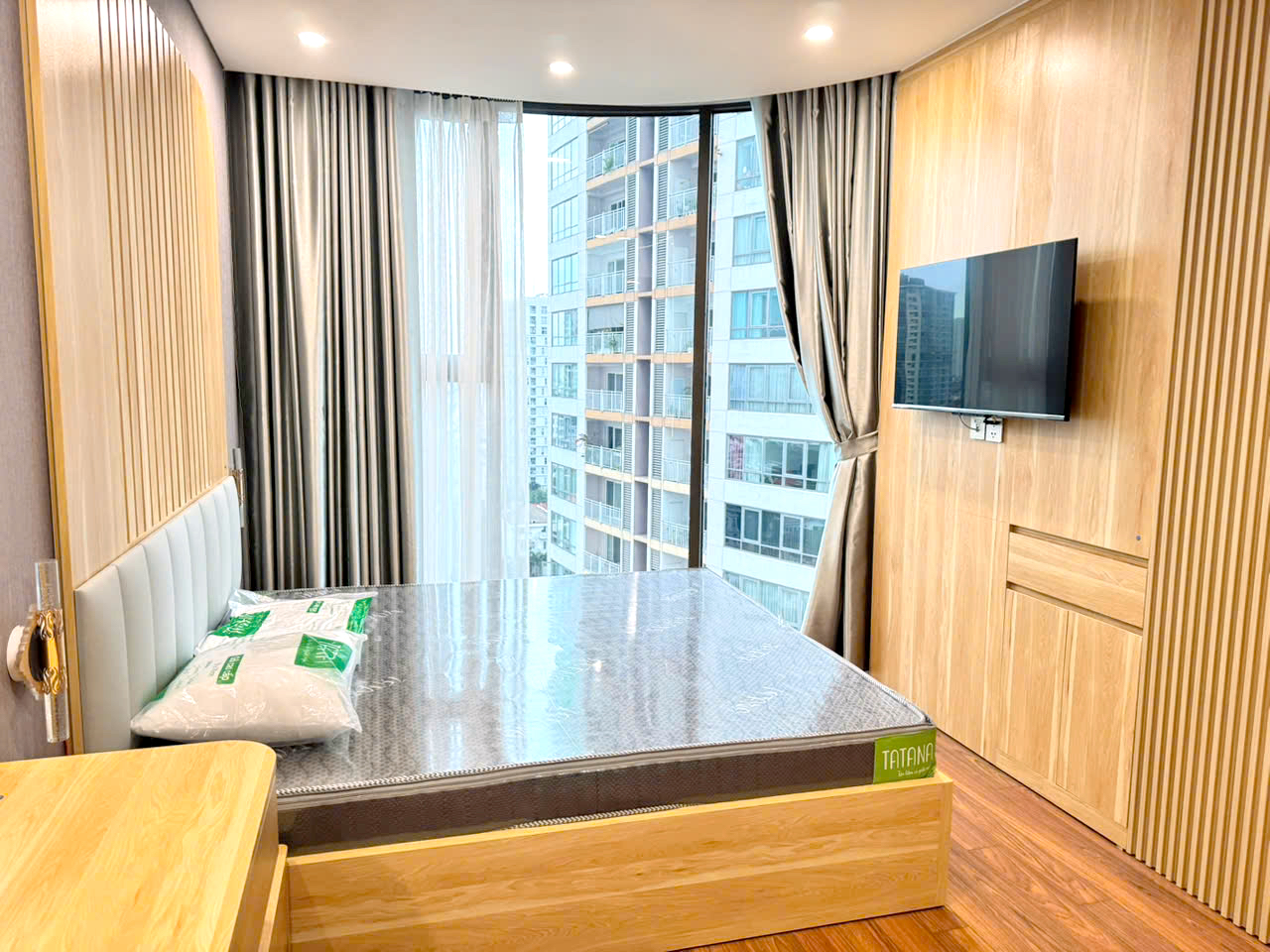 Urban view 10th Floor 02 Bedroom Thao Dien Green For Rent HCM