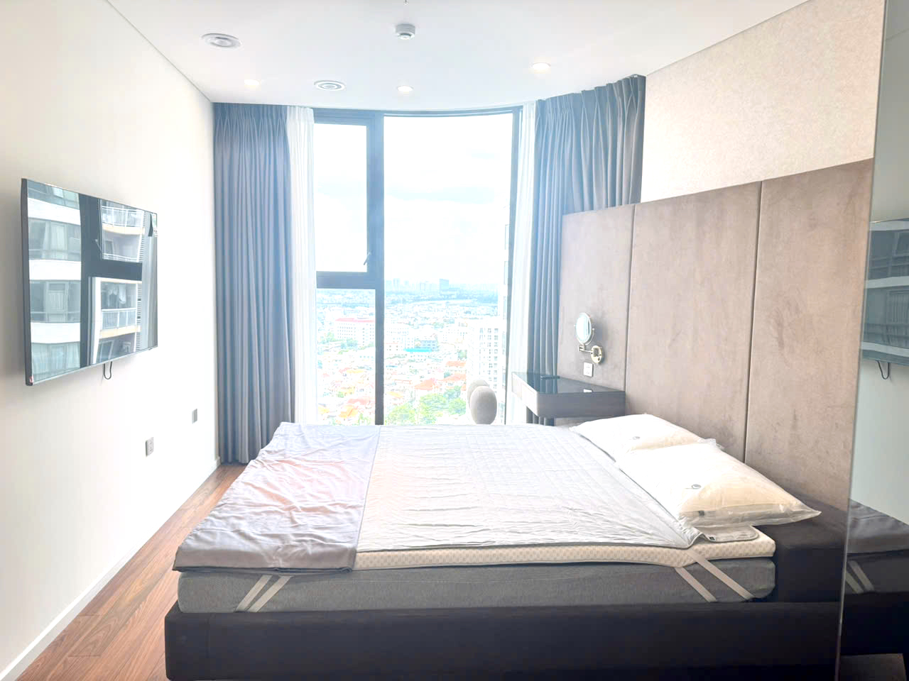 Perfect View And Designed 02 Bedroom Apartment For Rent in Thao Dien Green