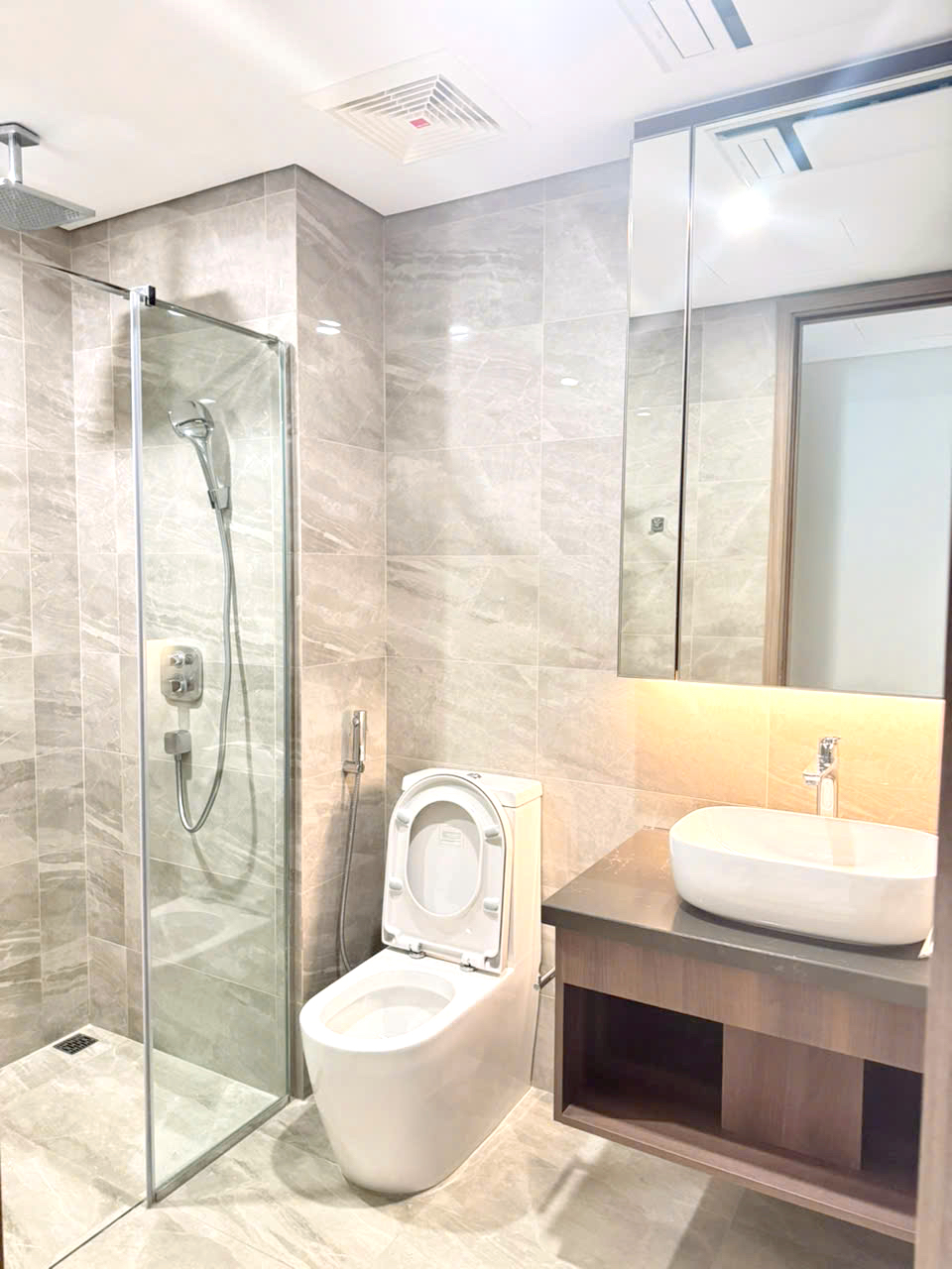 Perfect View And Designed 02 Bedroom Apartment For Rent in Thao Dien Green