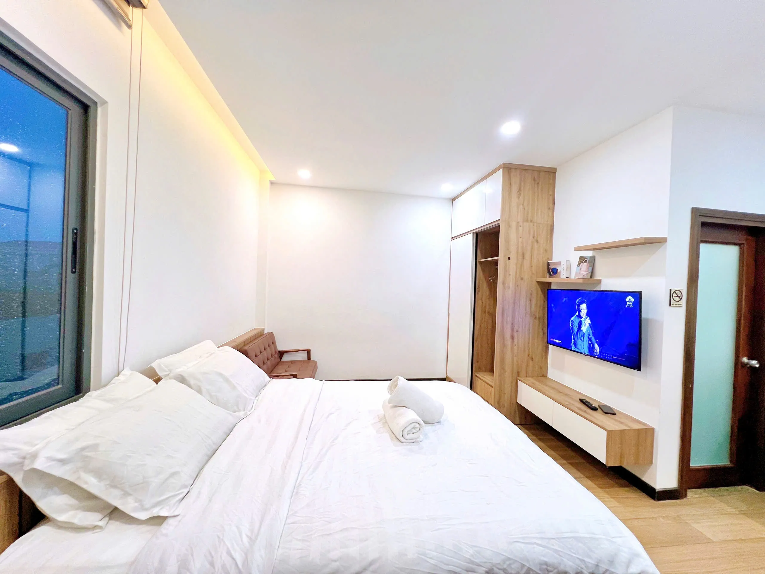 Riverside Studio Serviced Apartment For Rent in Phu Nhuan HCMC 20sqm 450 USD/month