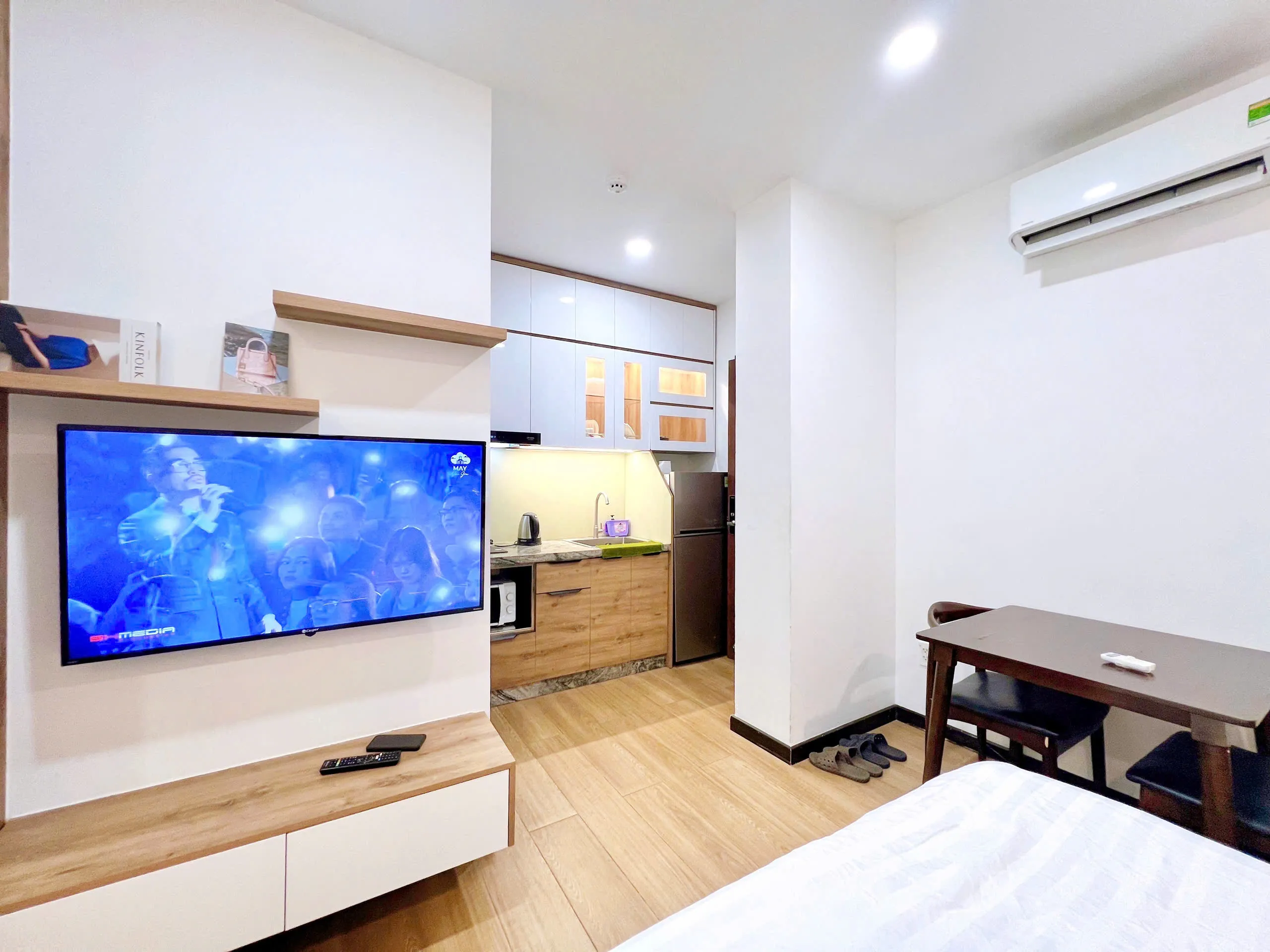 Riverside Studio Serviced Apartment For Rent in Phu Nhuan HCMC 20sqm 450 USD/month
