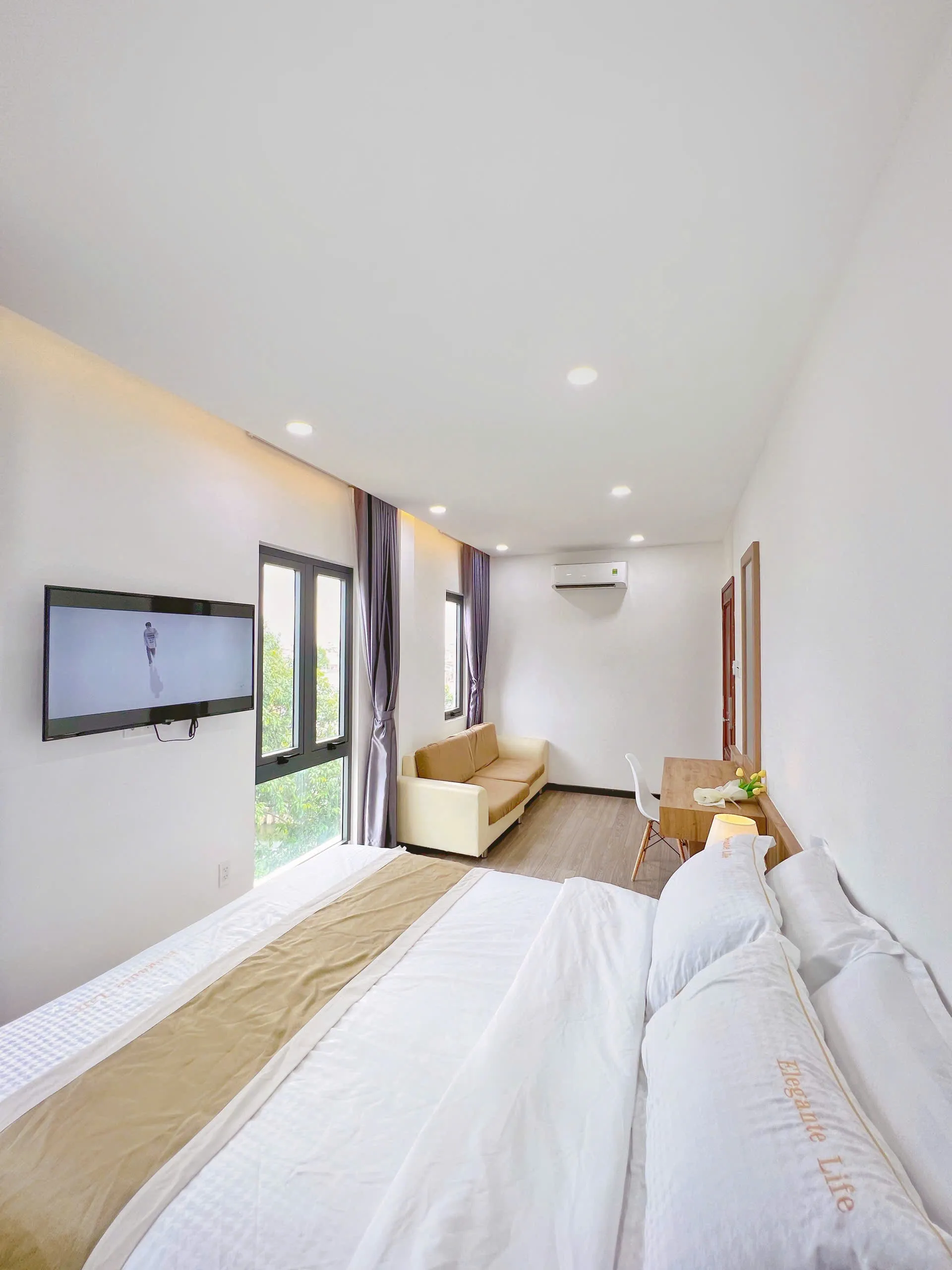 One Bedroom Nice View Riverside Truong St Phu Nhuan District HCMC 60sqm 650 USD/month