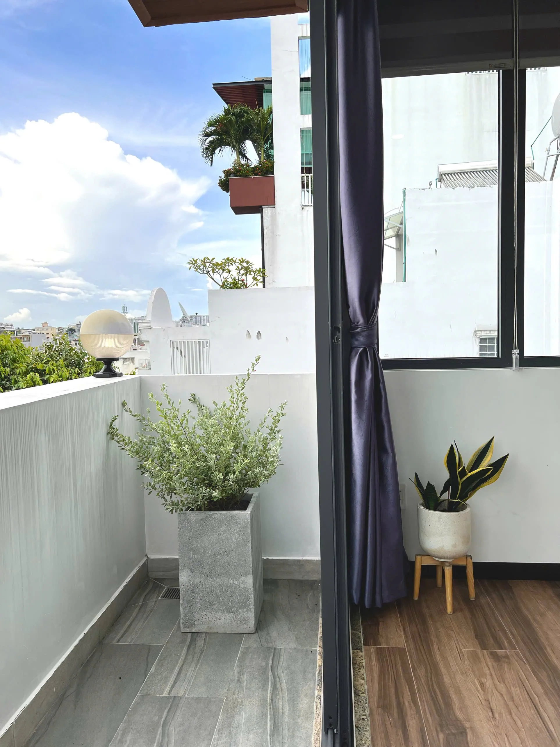 One Bedroom Nice View Riverside Truong St Phu Nhuan District HCMC 60sqm 650 USD/month