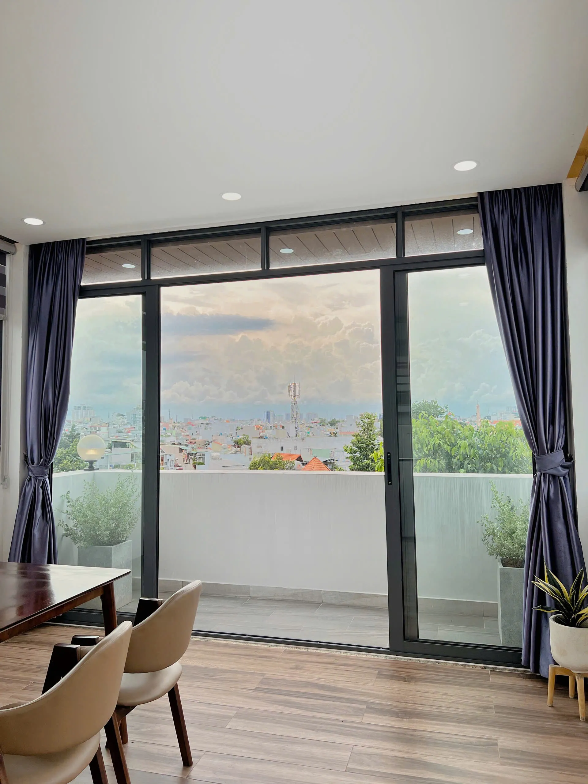 One Bedroom Nice View Riverside Truong St Phu Nhuan District HCMC 60sqm 650 USD/month