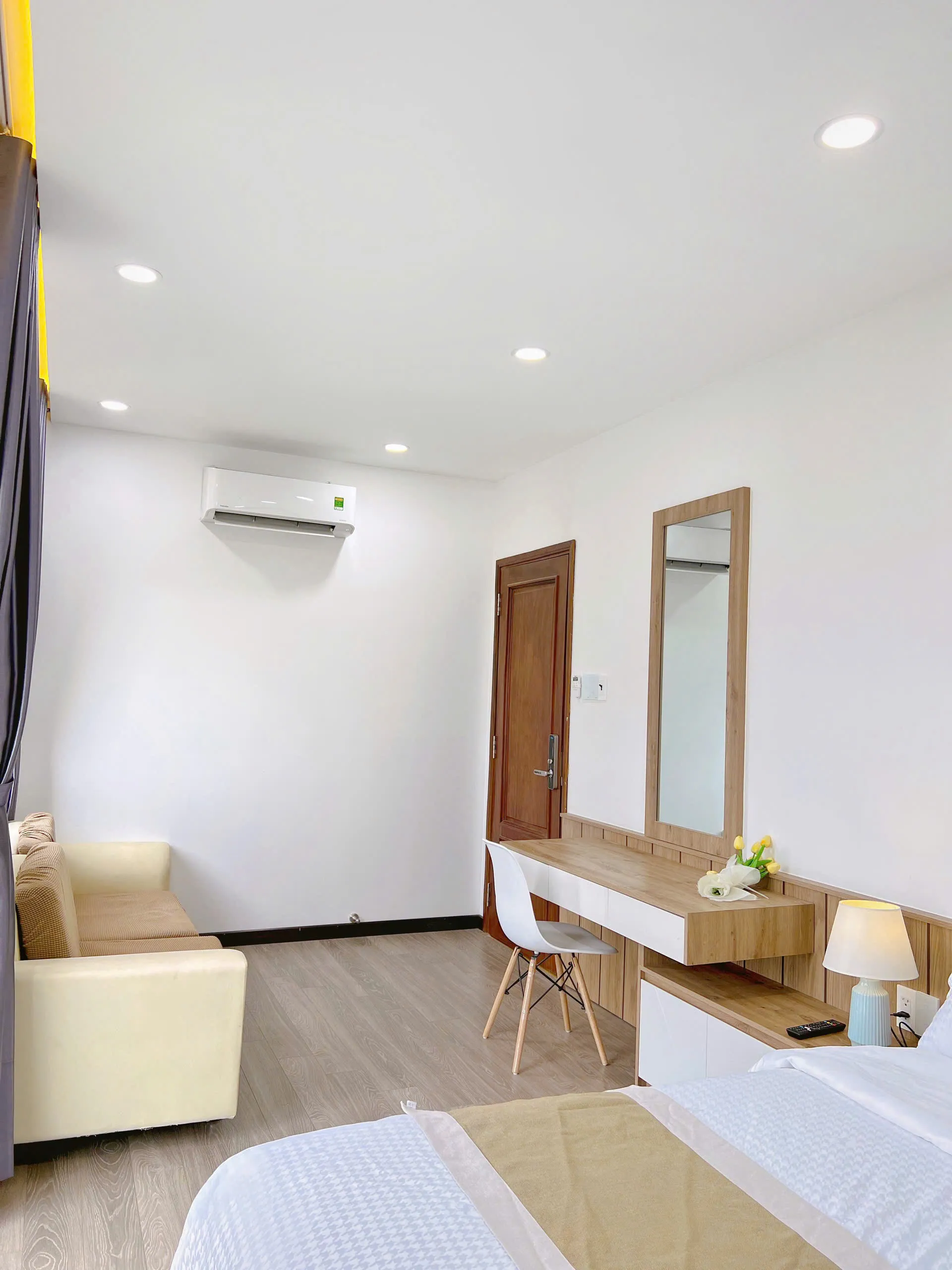 One Bedroom Nice View Riverside Truong St Phu Nhuan District HCMC 60sqm 650 USD/month