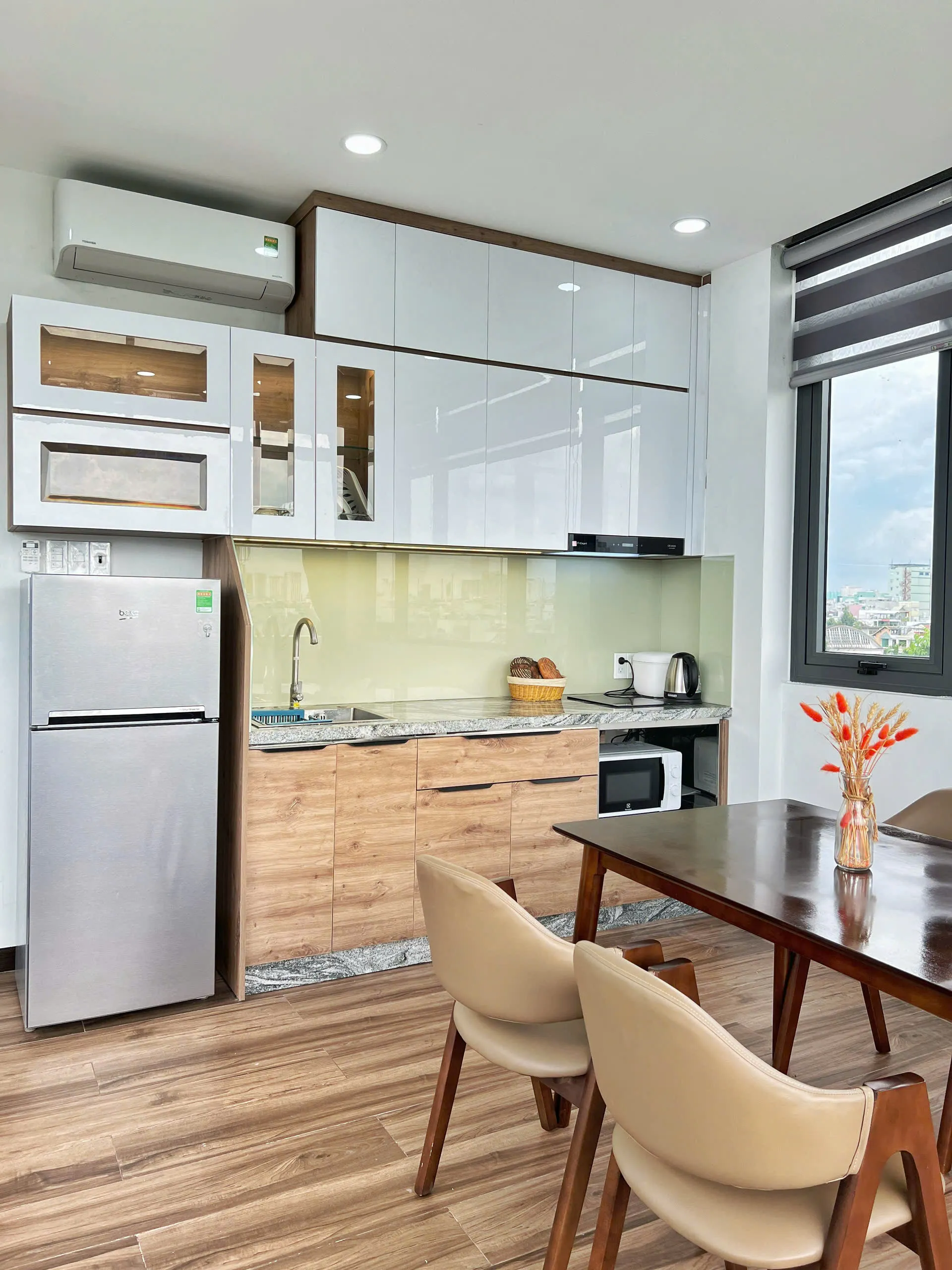 One Bedroom Nice View Riverside Truong St Phu Nhuan District HCMC 60sqm 650 USD/month