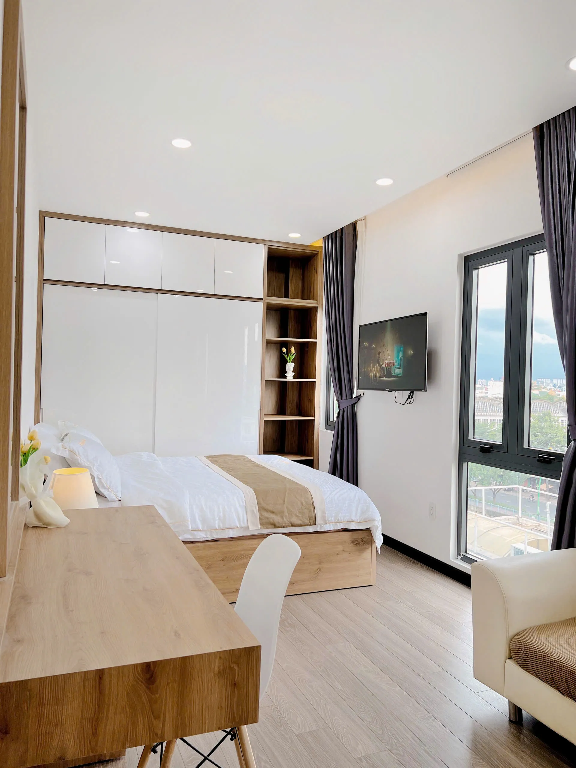 One Bedroom Nice View Riverside Truong St Phu Nhuan District HCMC 60sqm 650 USD/month