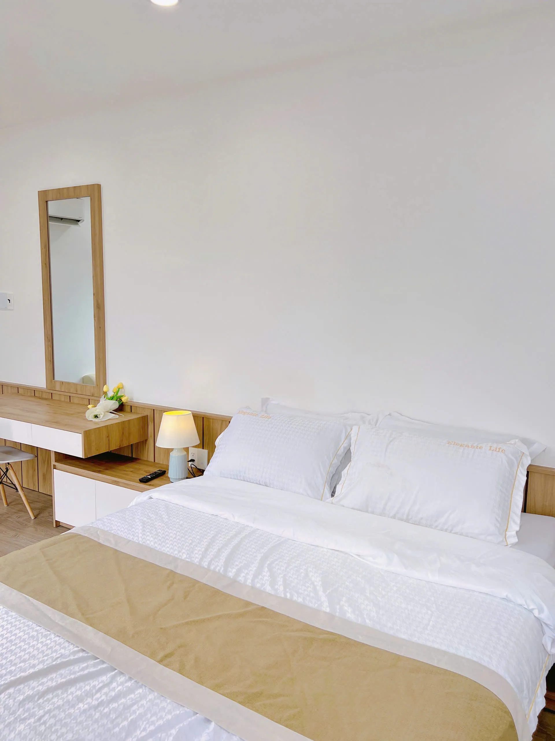 One Bedroom Nice View Riverside Truong St Phu Nhuan District HCMC 60sqm 650 USD/month