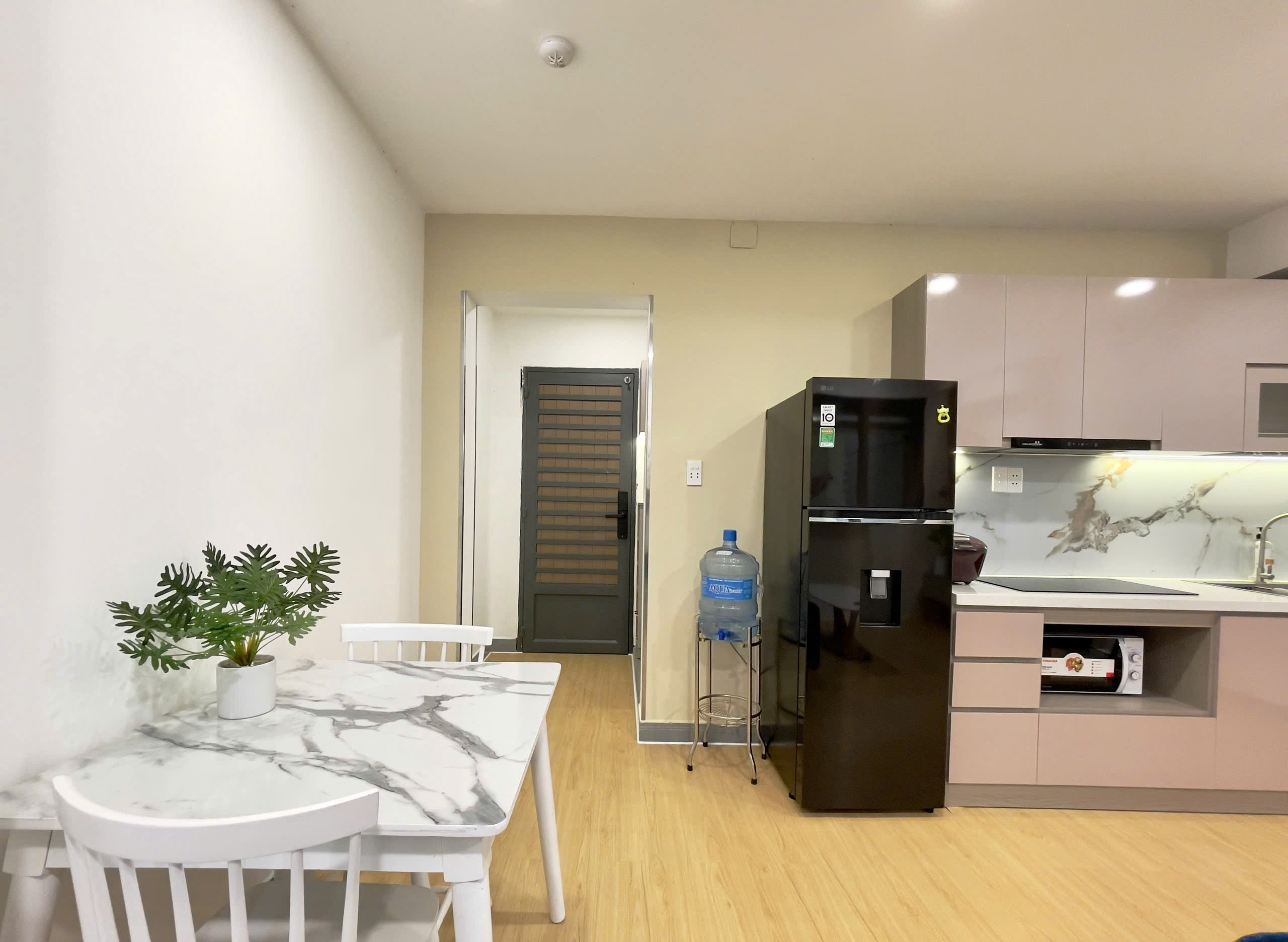 Very Good Furniture 01 Bedroom Apartment For Rent in Phu Nhuan HCMC