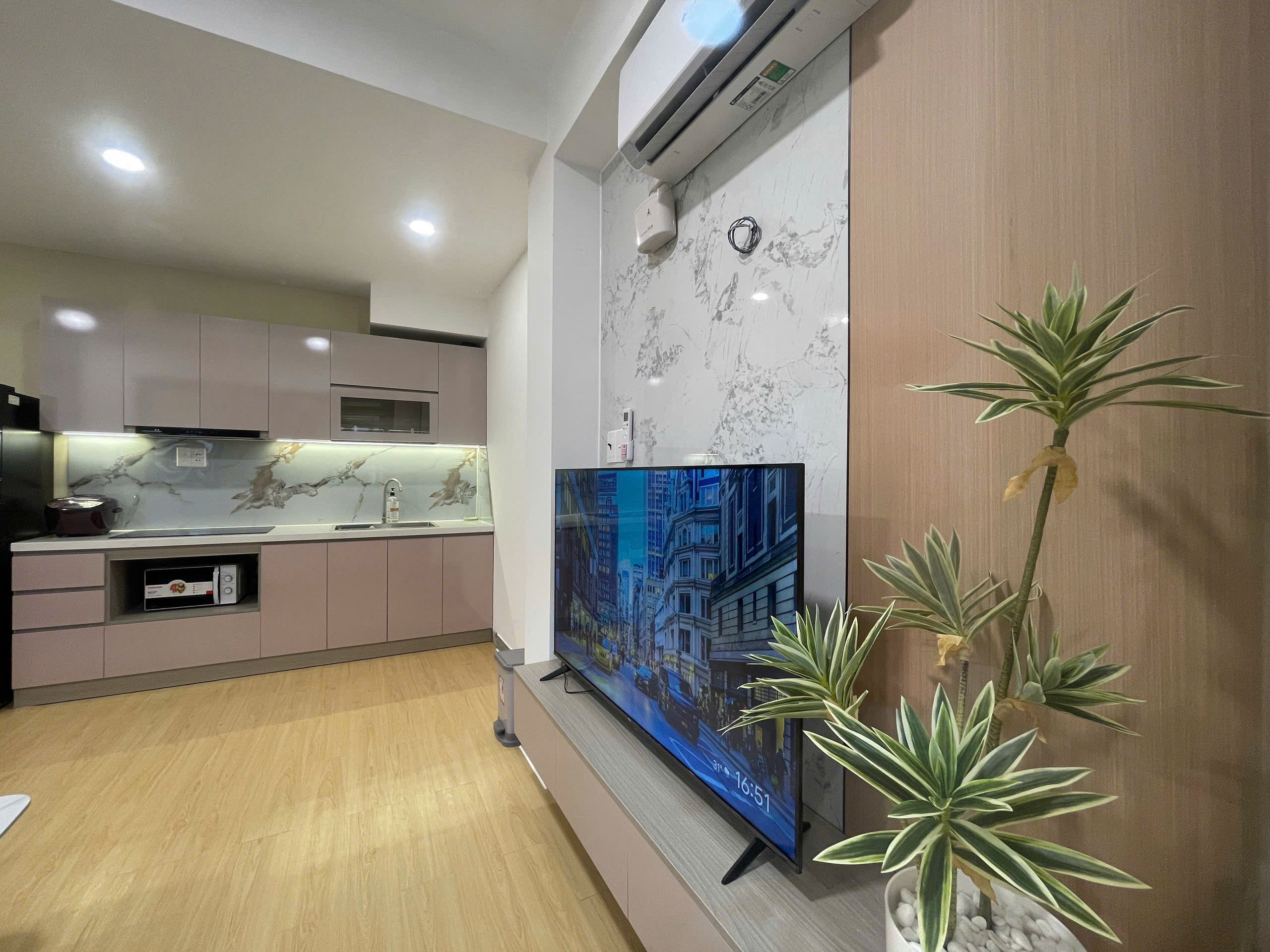 Very Good Furniture 01 Bedroom Apartment For Rent in Phu Nhuan HCMC