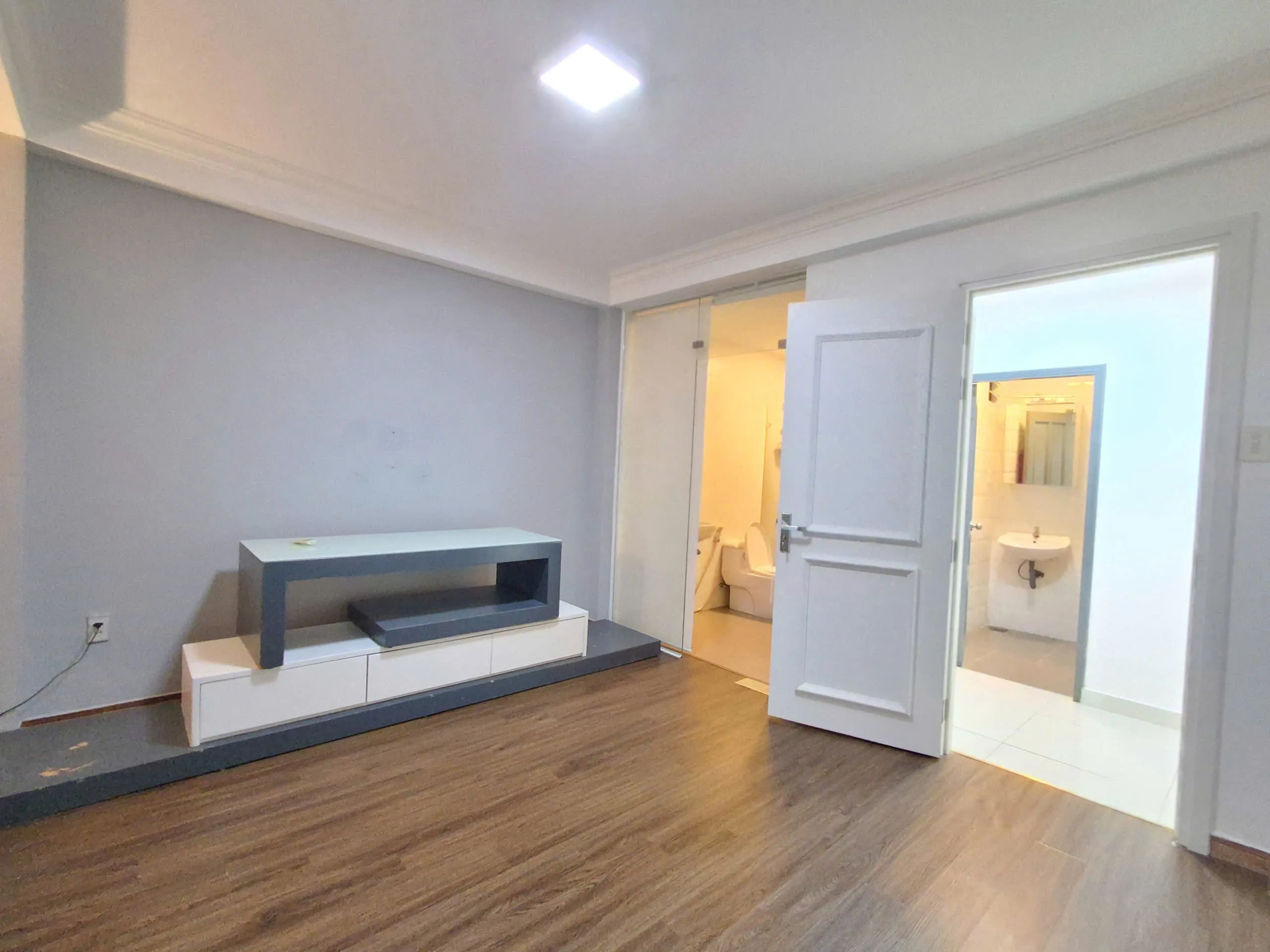 Small Cute House for rent in Tran Nao Area District 2 HCMC 200sqm 1,400 USD/month