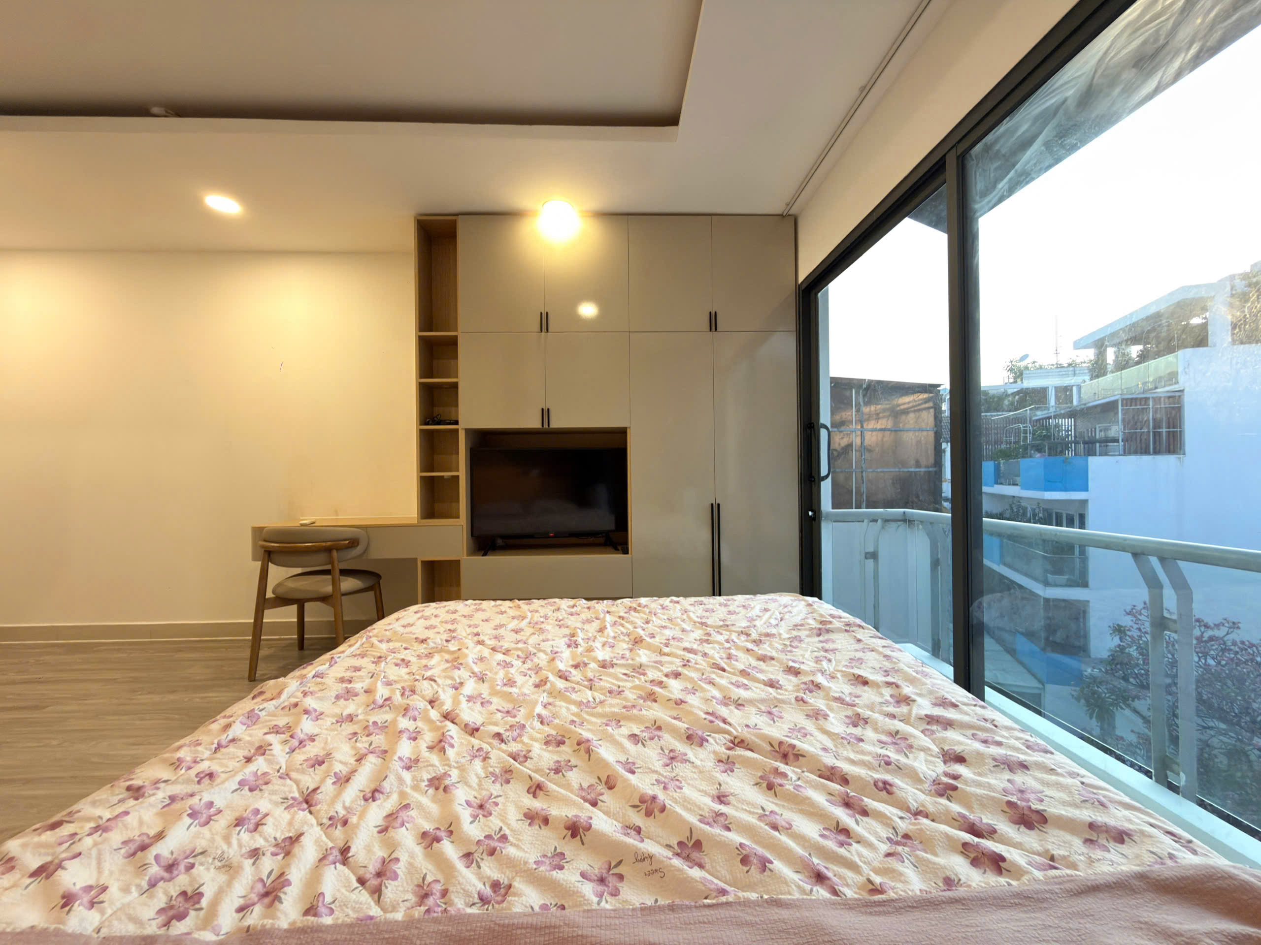 Studio 30m² Balcony for Rent Tran Dinh Xu District 1 HCMC