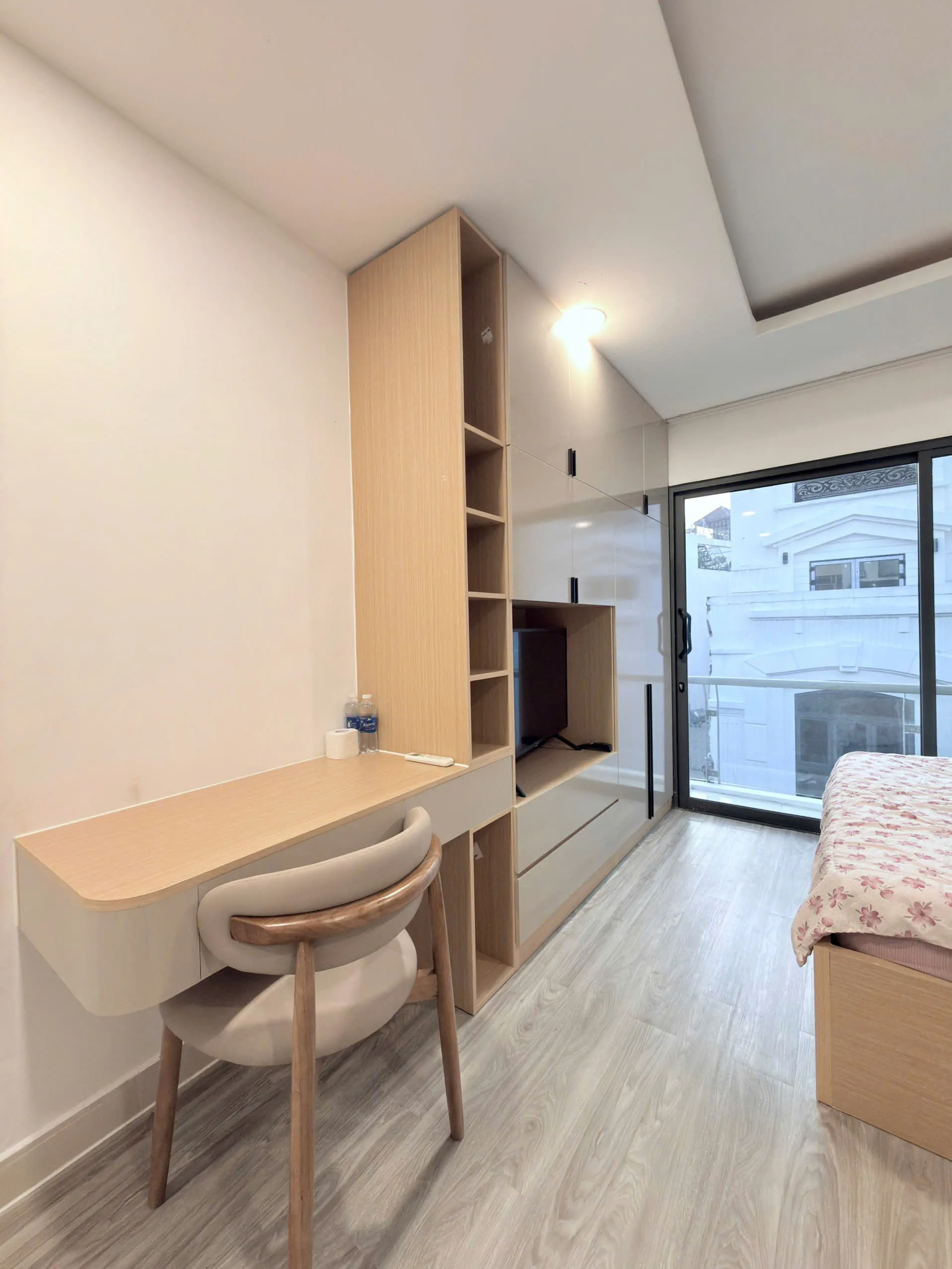 Studio 30m² Balcony for Rent Tran Dinh Xu District 1 HCMC 30sqm 500 USD/month