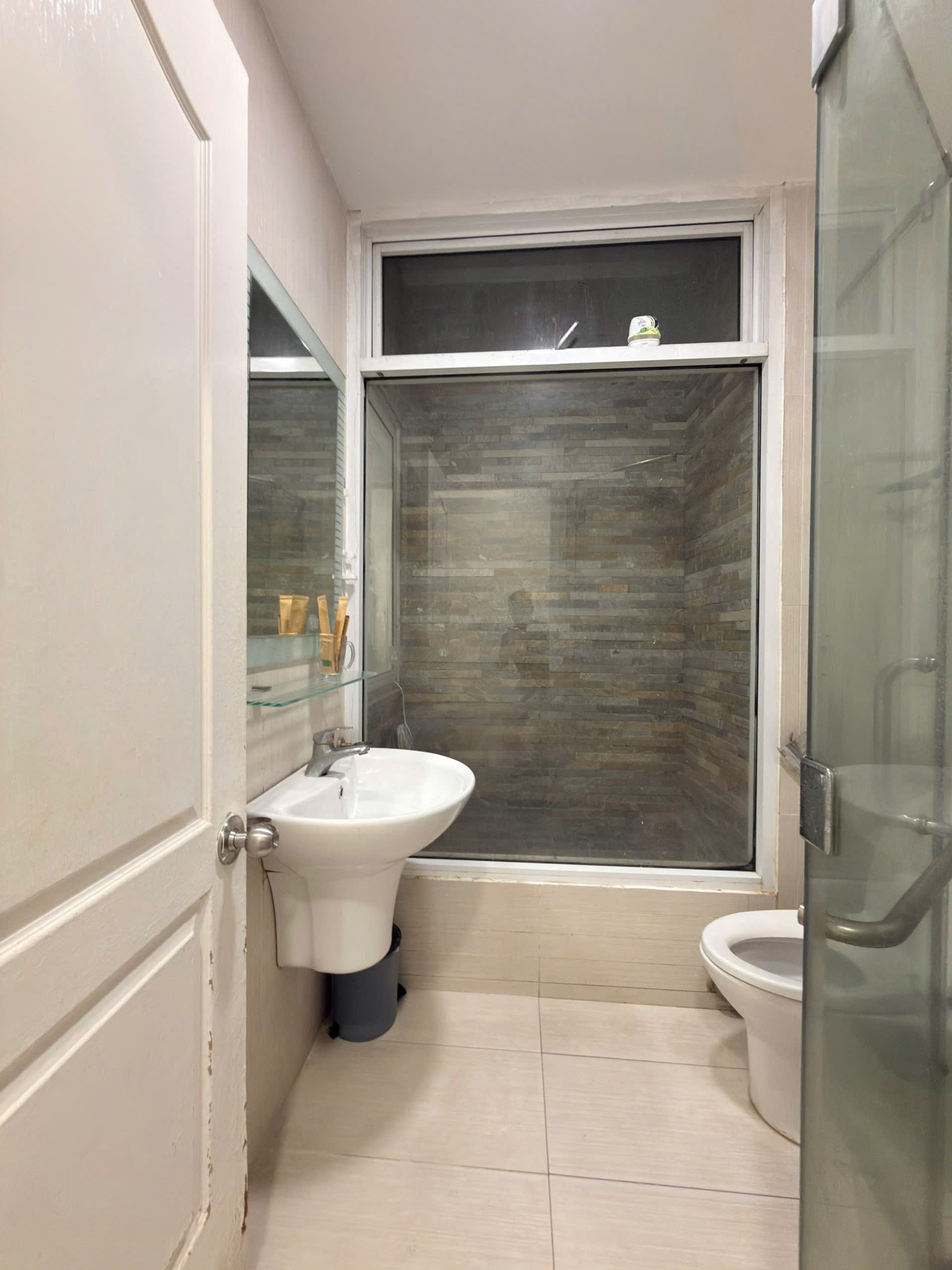 Studio 30m² Balcony for Rent Tran Dinh Xu District 1 HCMC