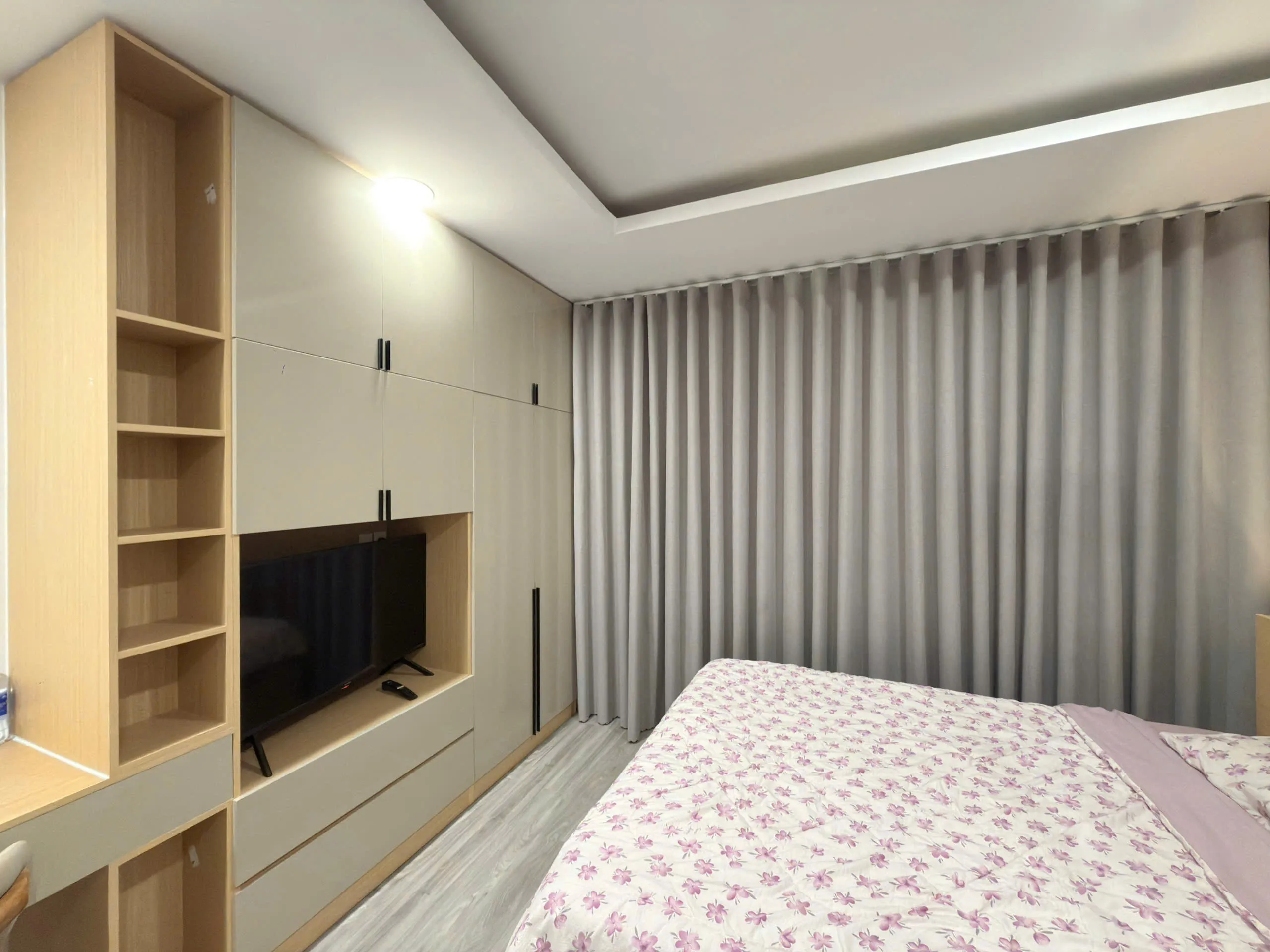 Studio 30m² Balcony for Rent Tran Dinh Xu District 1 HCMC 30sqm 500 USD/month
