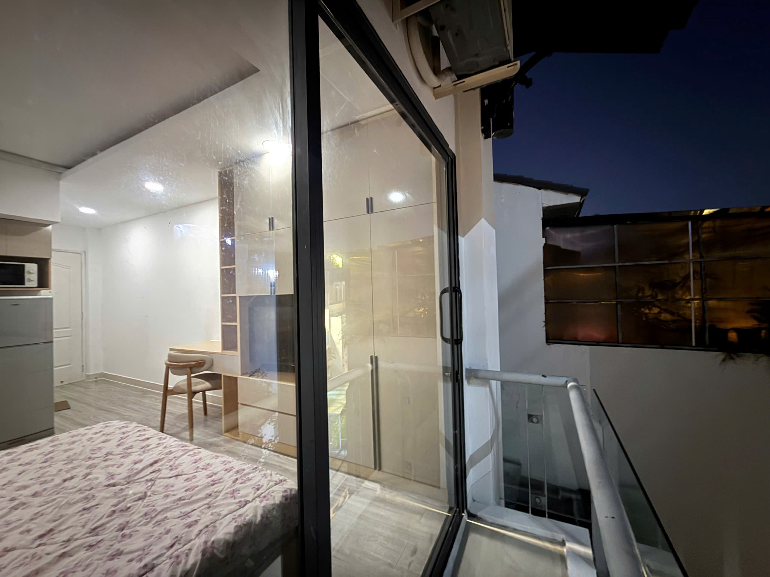 Studio 30m² Balcony for Rent Tran Dinh Xu District 1 HCMC