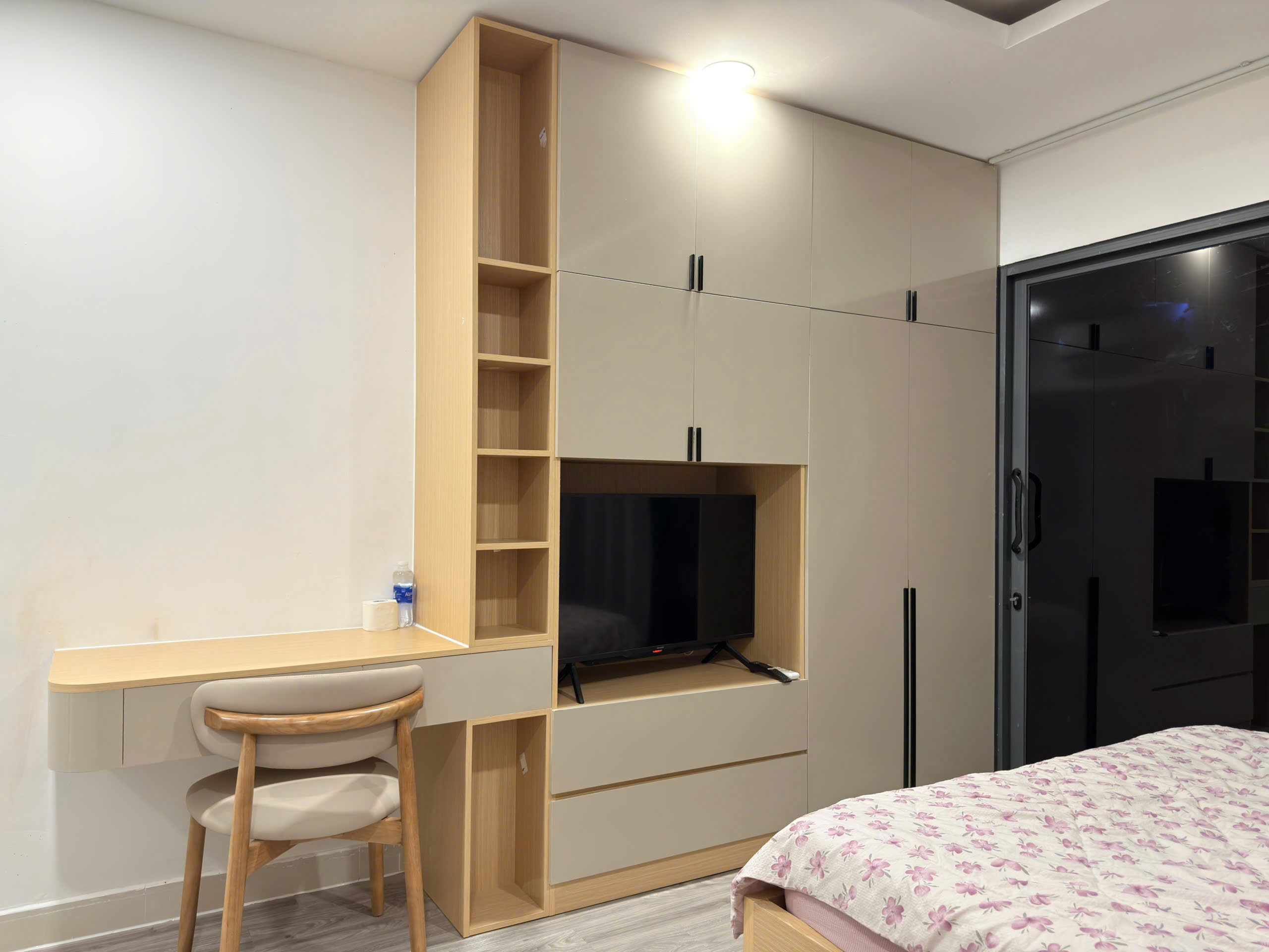 Studio 30m² Balcony for Rent Tran Dinh Xu District 1 HCMC