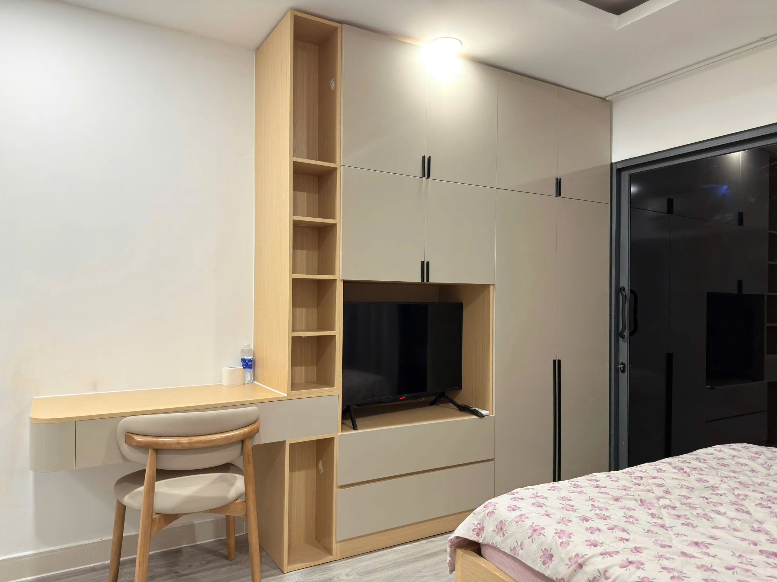 Studio 30m² Balcony for Rent Tran Dinh Xu District 1 HCMC 30sqm 500 USD/month
