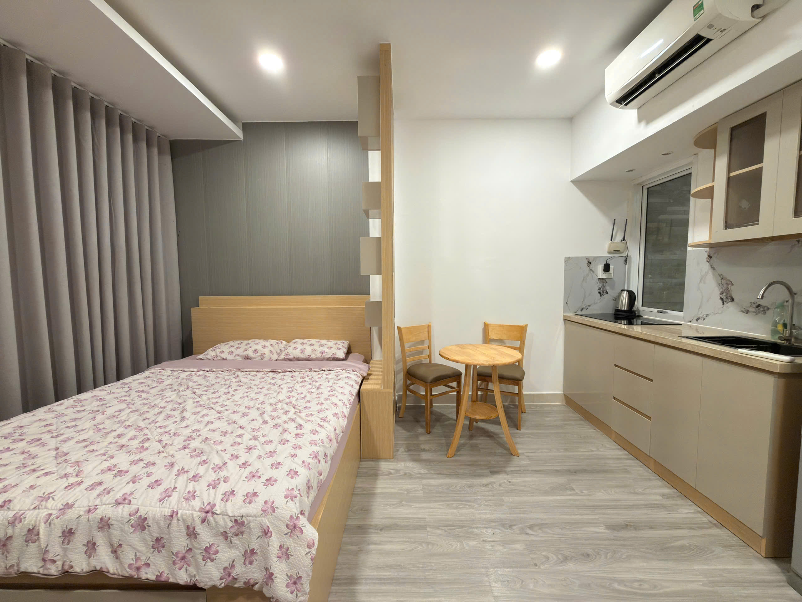 Studio 30m² Balcony for Rent Tran Dinh Xu District 1 HCMC