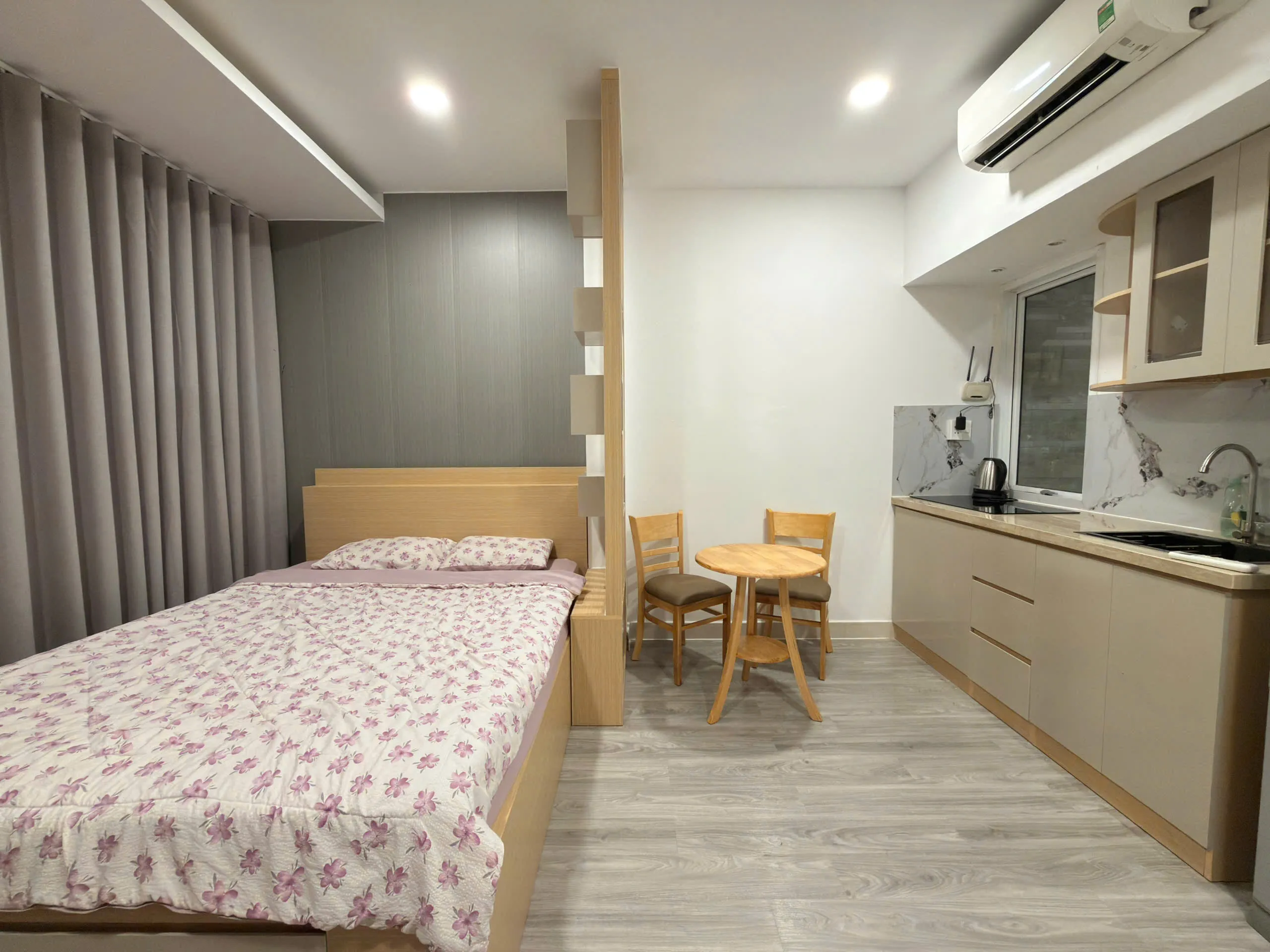 Studio 30m² Balcony for Rent Tran Dinh Xu District 1 HCMC 30sqm 500 USD/month