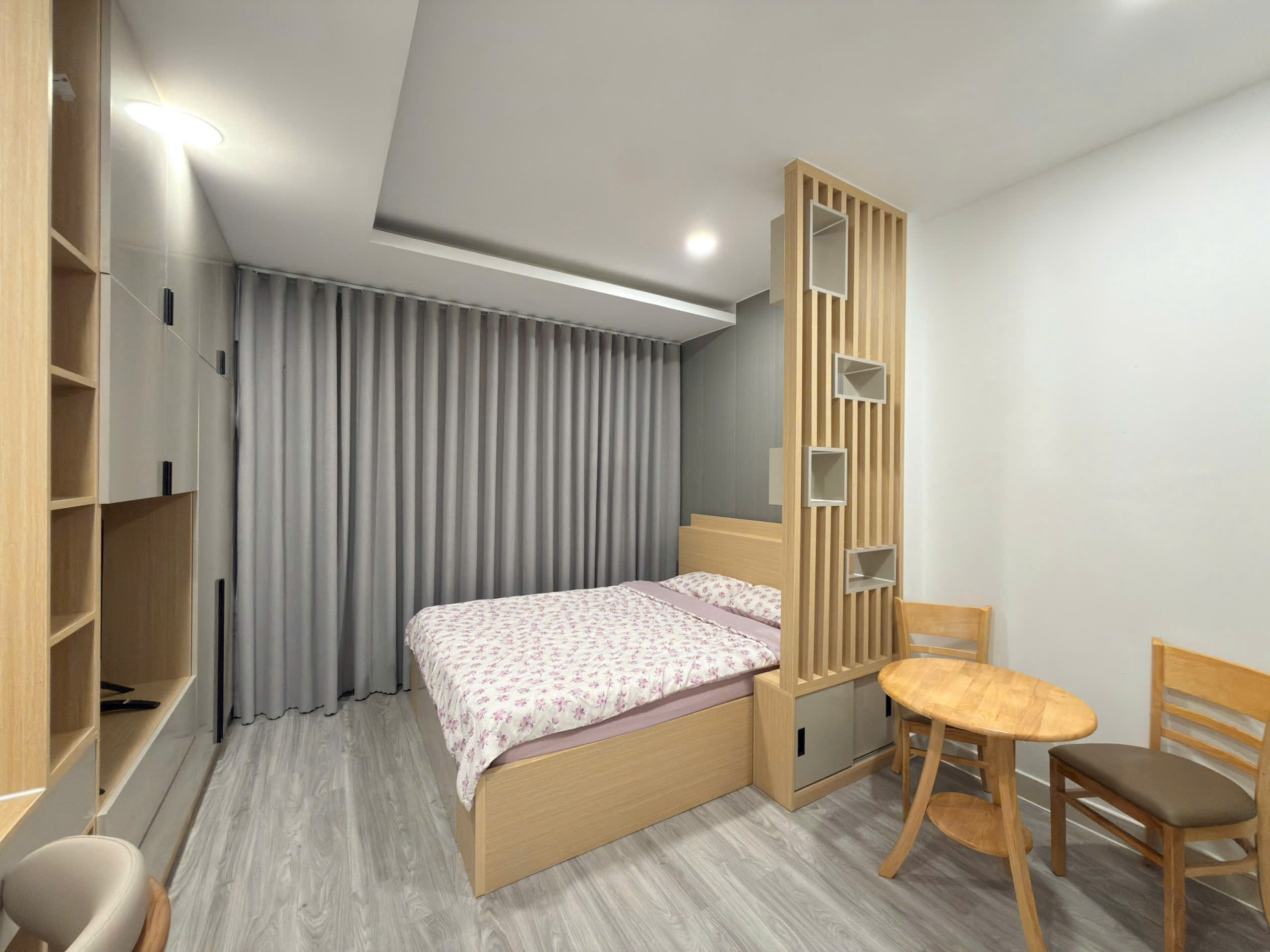 Studio 30m² Balcony for Rent Tran Dinh Xu District 1 HCMC